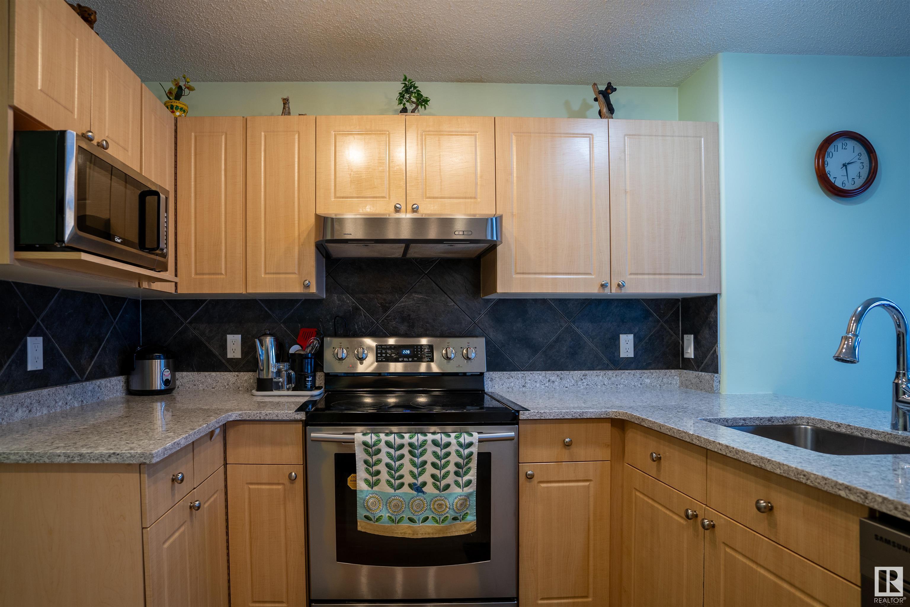      405 85 ST SW , Edmonton,  ,T6X 1H7 ;  Listing Number: MLS E4417784