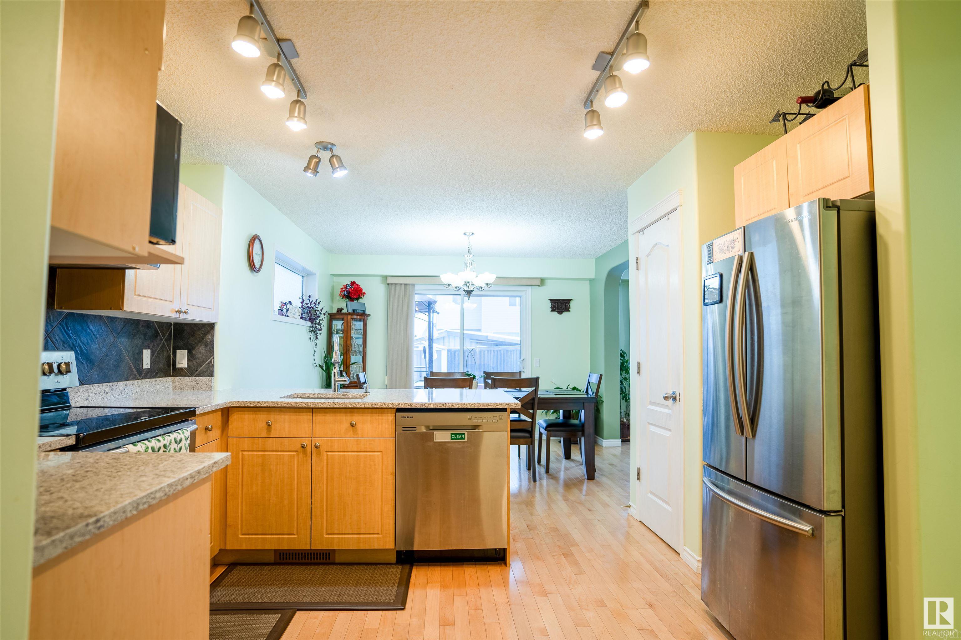      405 85 ST SW , Edmonton,  ,T6X 1H7 ;  Listing Number: MLS E4417784