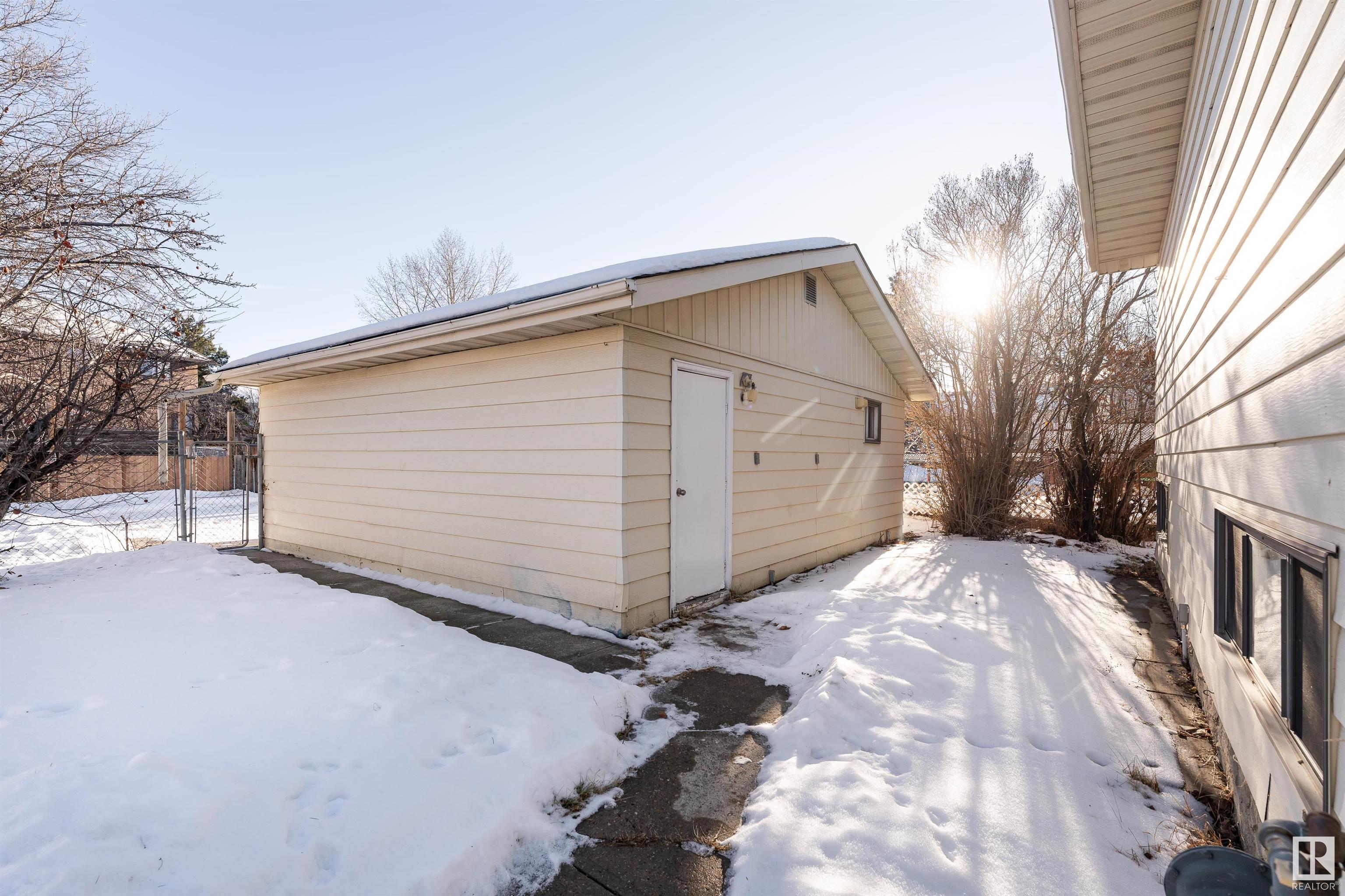      3829 62 ST NW , Edmonton,  ,T6L 1A4 ;  Listing Number: MLS E4417795