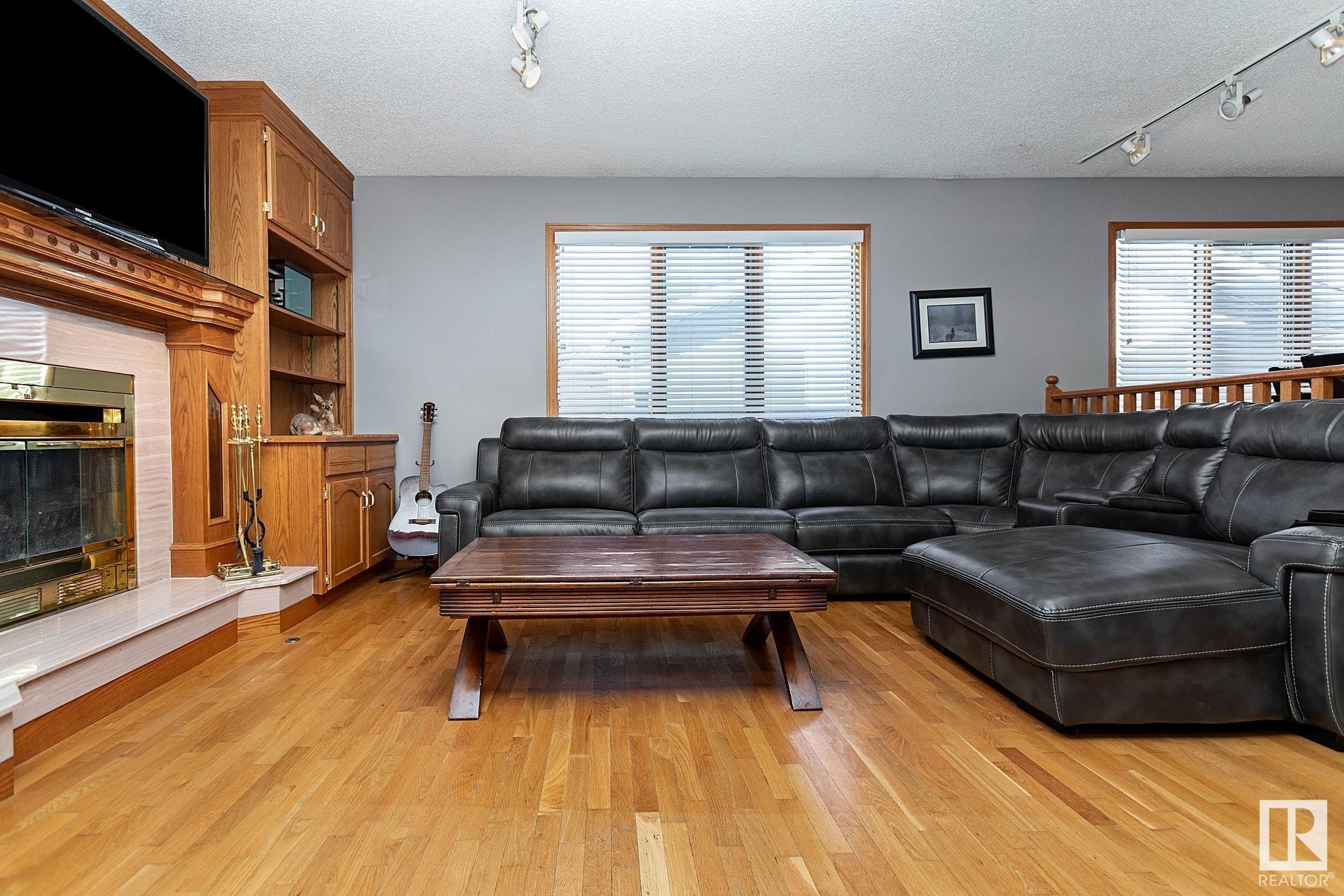      231 VILLAGE CI , Sherwood Park,  ,T8A 5A1 ;  Listing Number: MLS E4417804