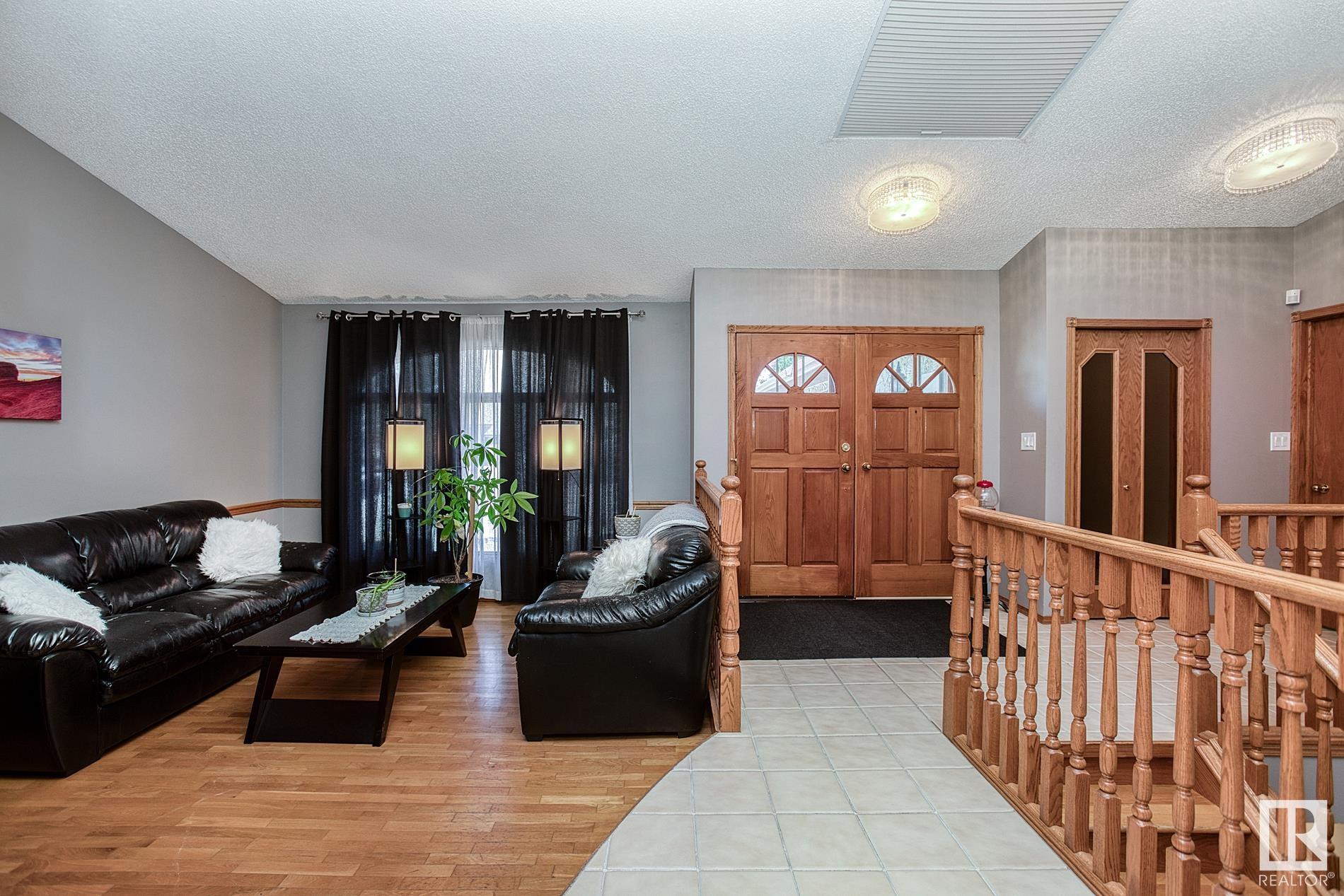      231 VILLAGE CI , Sherwood Park,  ,T8A 5A1 ;  Listing Number: MLS E4417804
