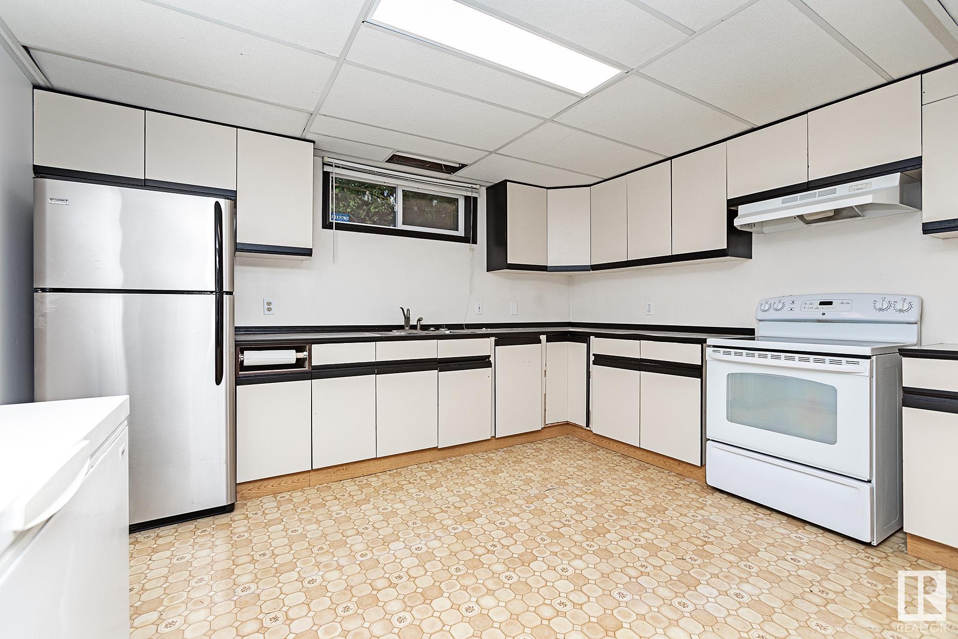      231 VILLAGE CI , Sherwood Park,  ,T8A 5A1 ;  Listing Number: MLS E4417804