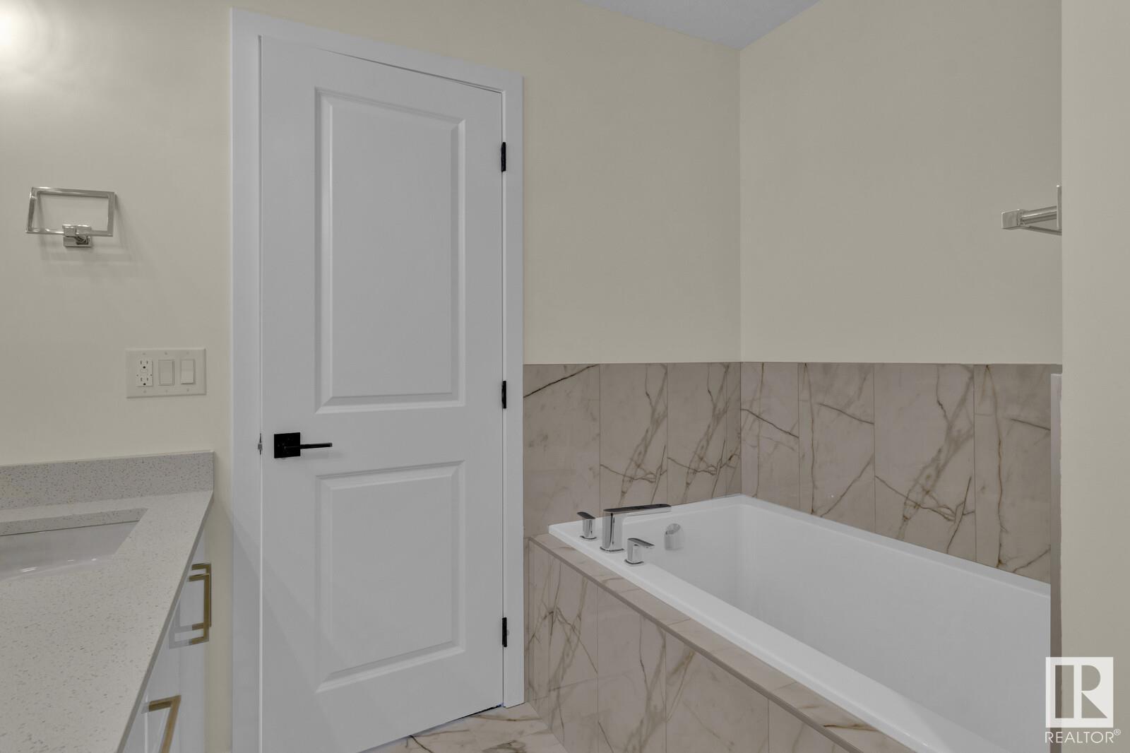      3071 200 ST NW , Edmonton,  ,T6M 1N7 ;  Listing Number: MLS E4417832