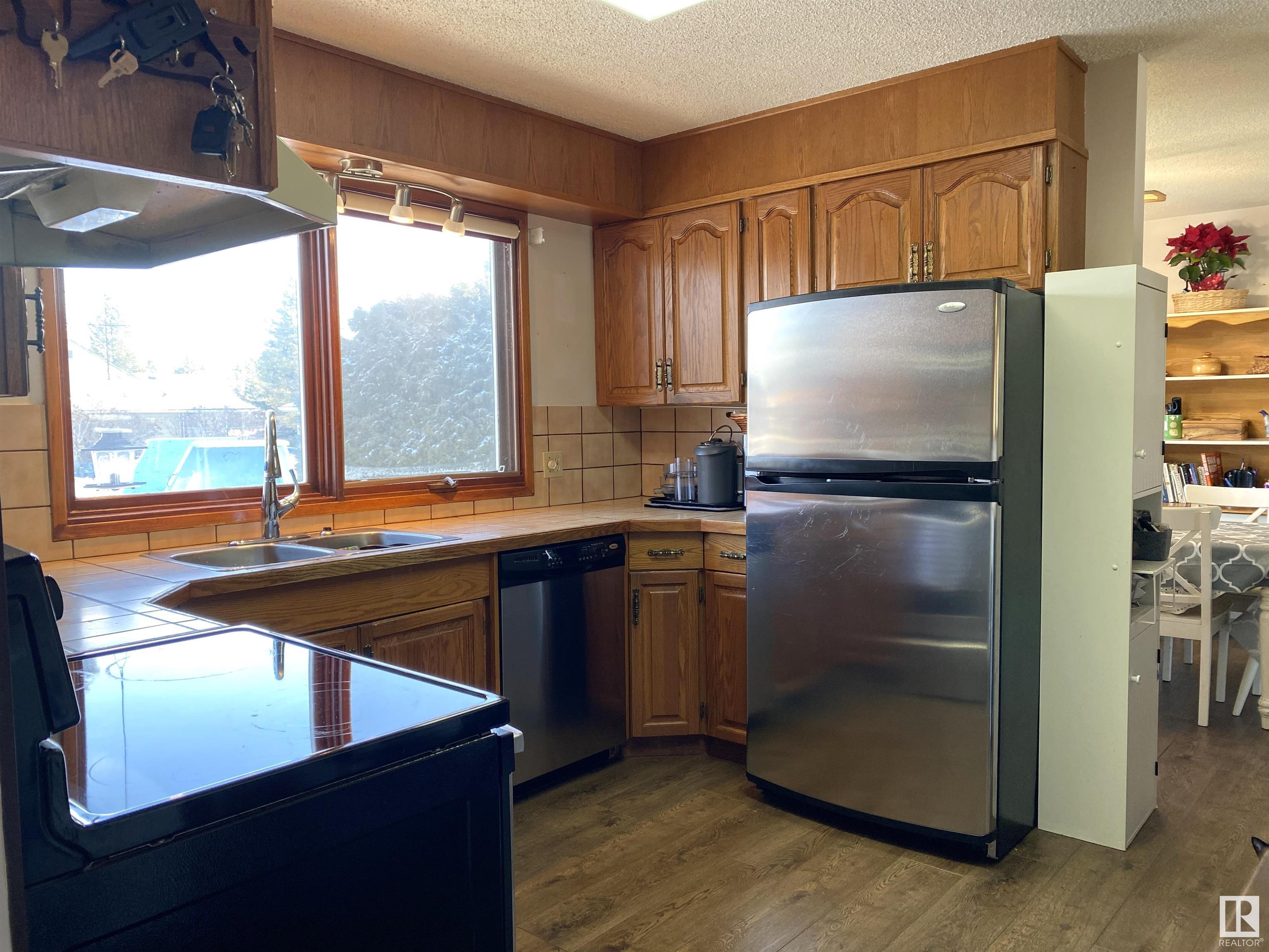     5411 49 ST , Warburg,  ,T0C 2T0 ;  Listing Number: MLS E4417871