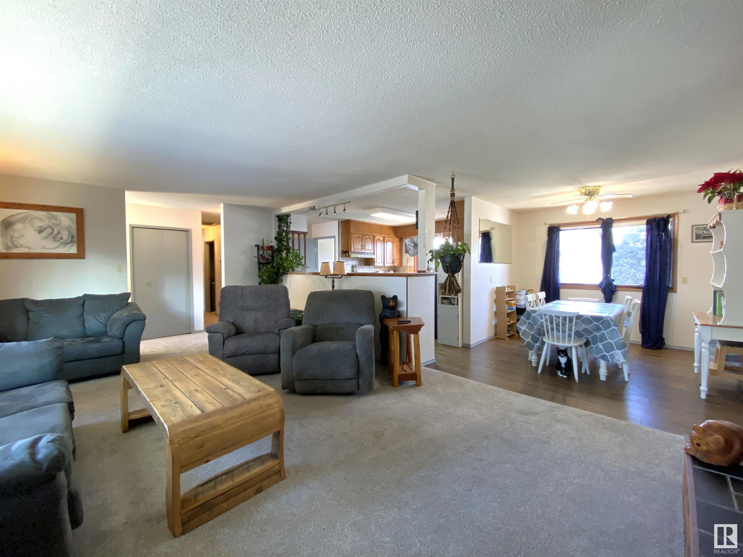      5411 49 ST , Warburg,  ,T0C 2T0 ;  Listing Number: MLS E4417871