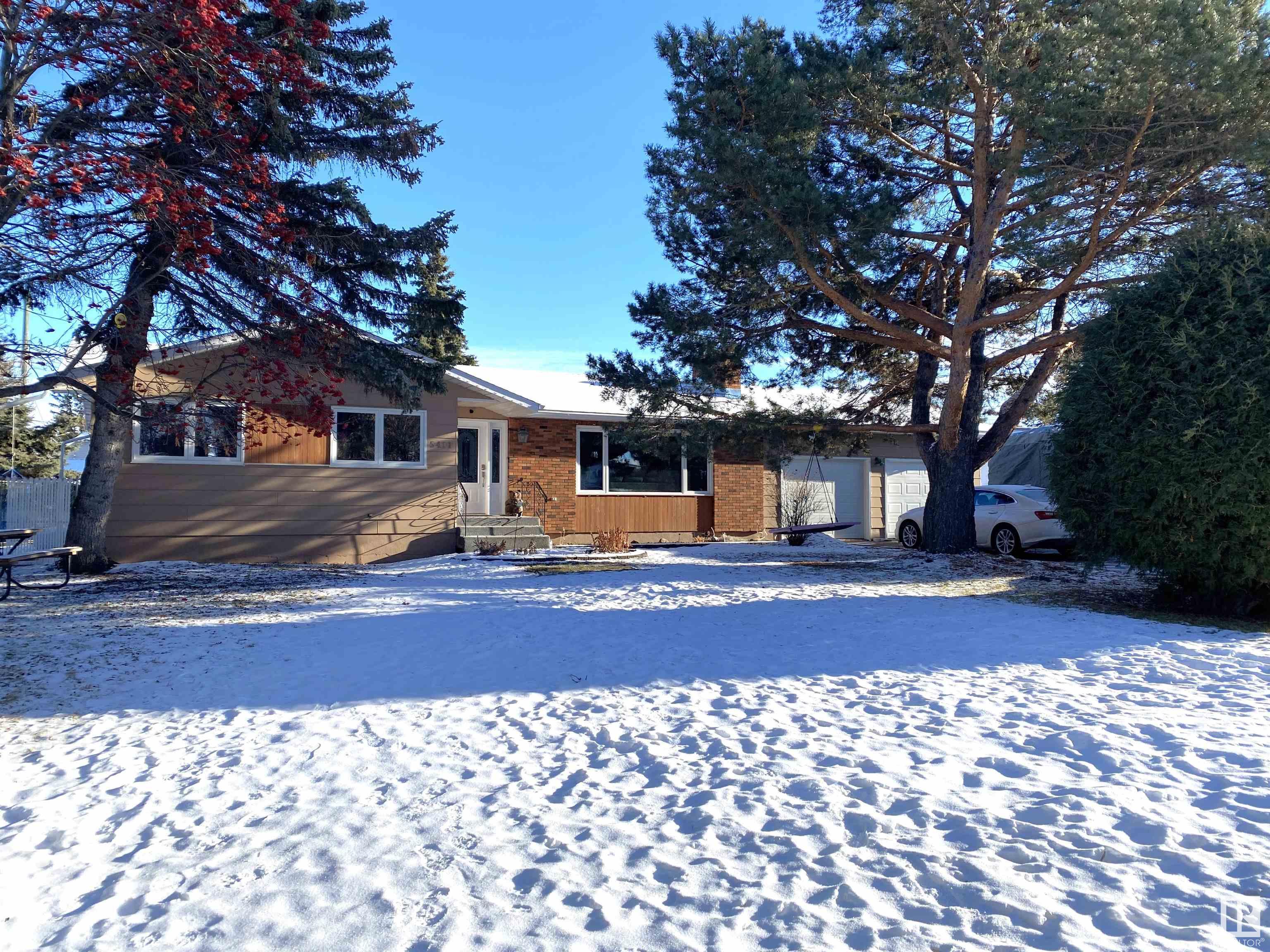     5411 49 ST , Warburg,  ,T0C 2T0 ;  Listing Number: MLS E4417871