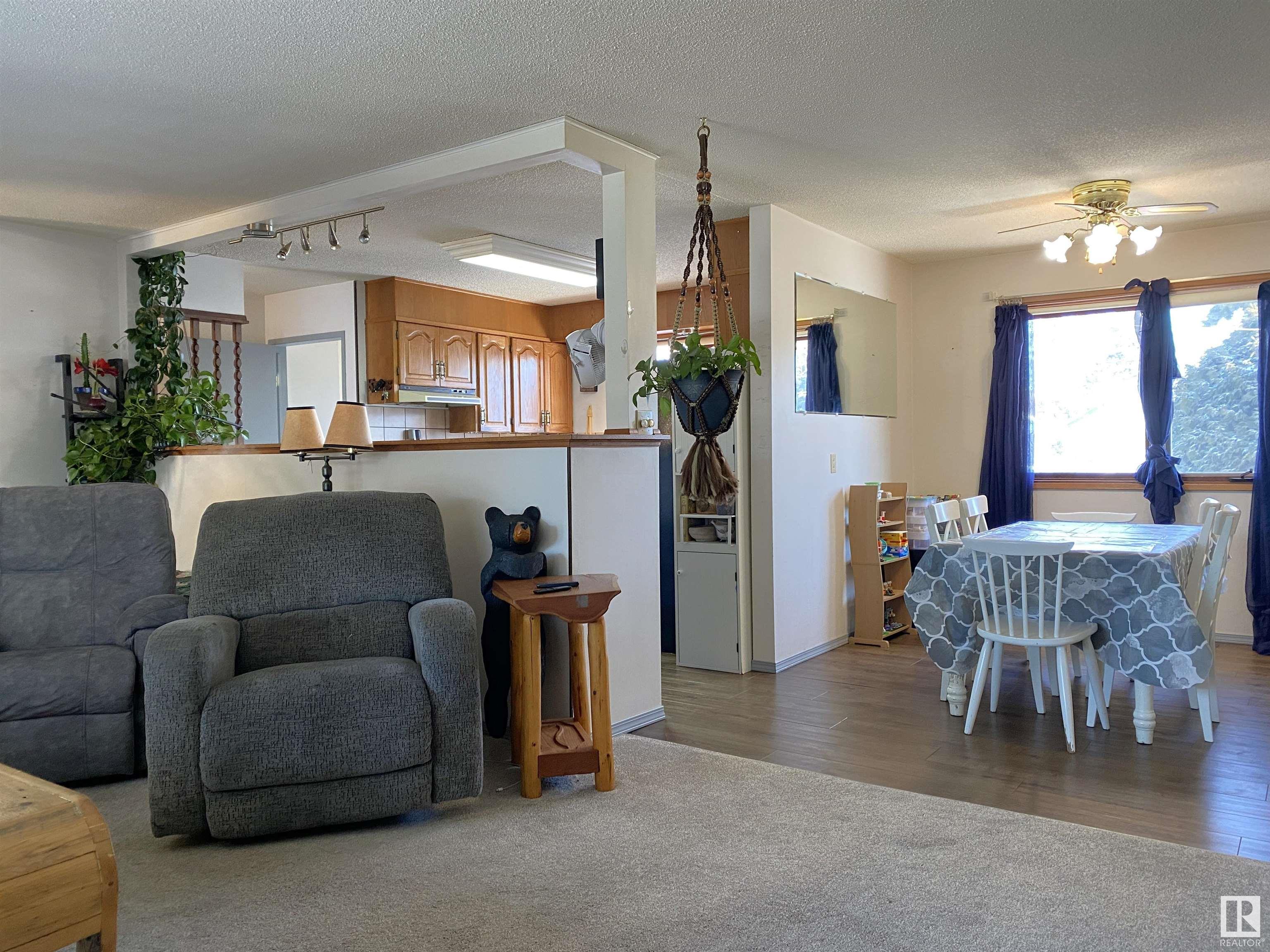      5411 49 ST , Warburg,  ,T0C 2T0 ;  Listing Number: MLS E4417871