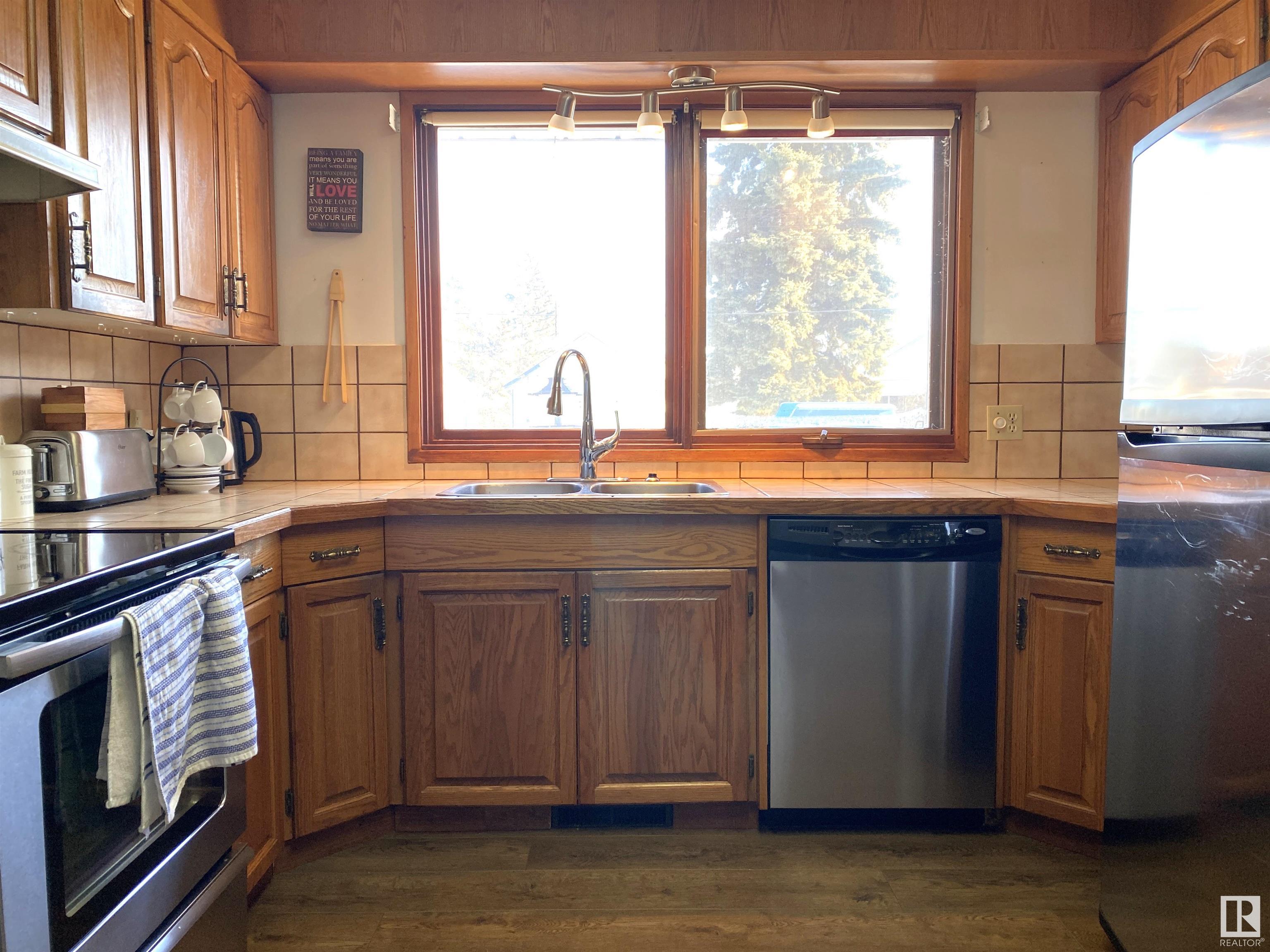      5411 49 ST , Warburg,  ,T0C 2T0 ;  Listing Number: MLS E4417871