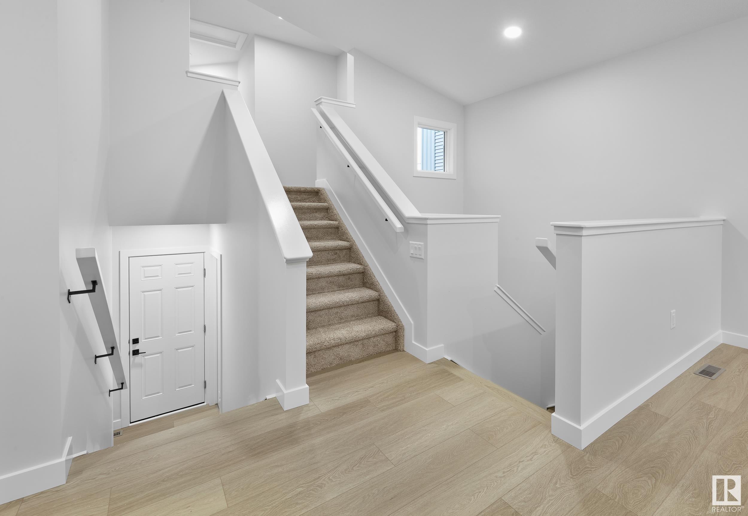      3704 214 ST NW , Edmonton,  ,T6M 1S3 ;  Listing Number: MLS E4417908