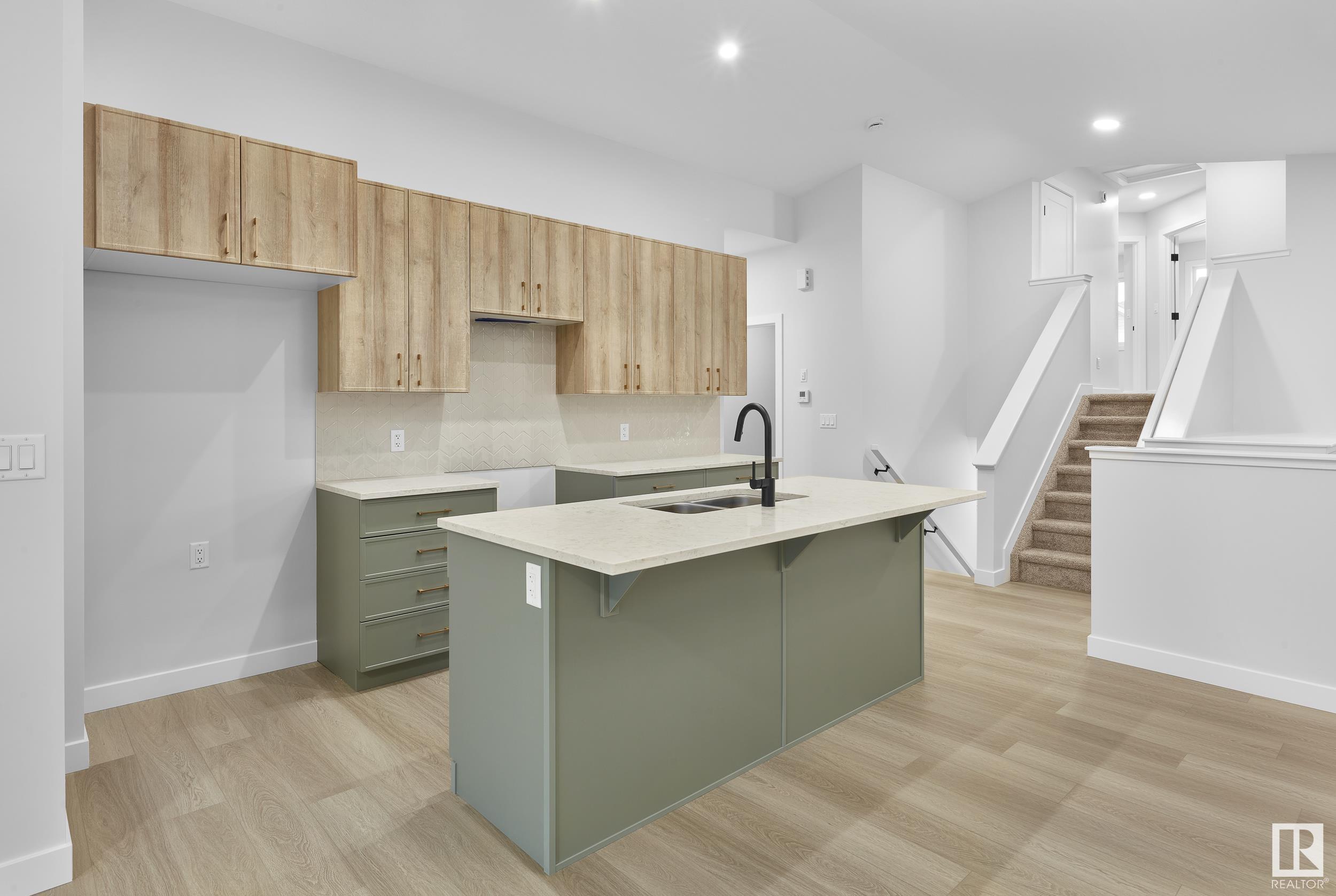      3704 214 ST NW , Edmonton,  ,T6M 1S3 ;  Listing Number: MLS E4417908