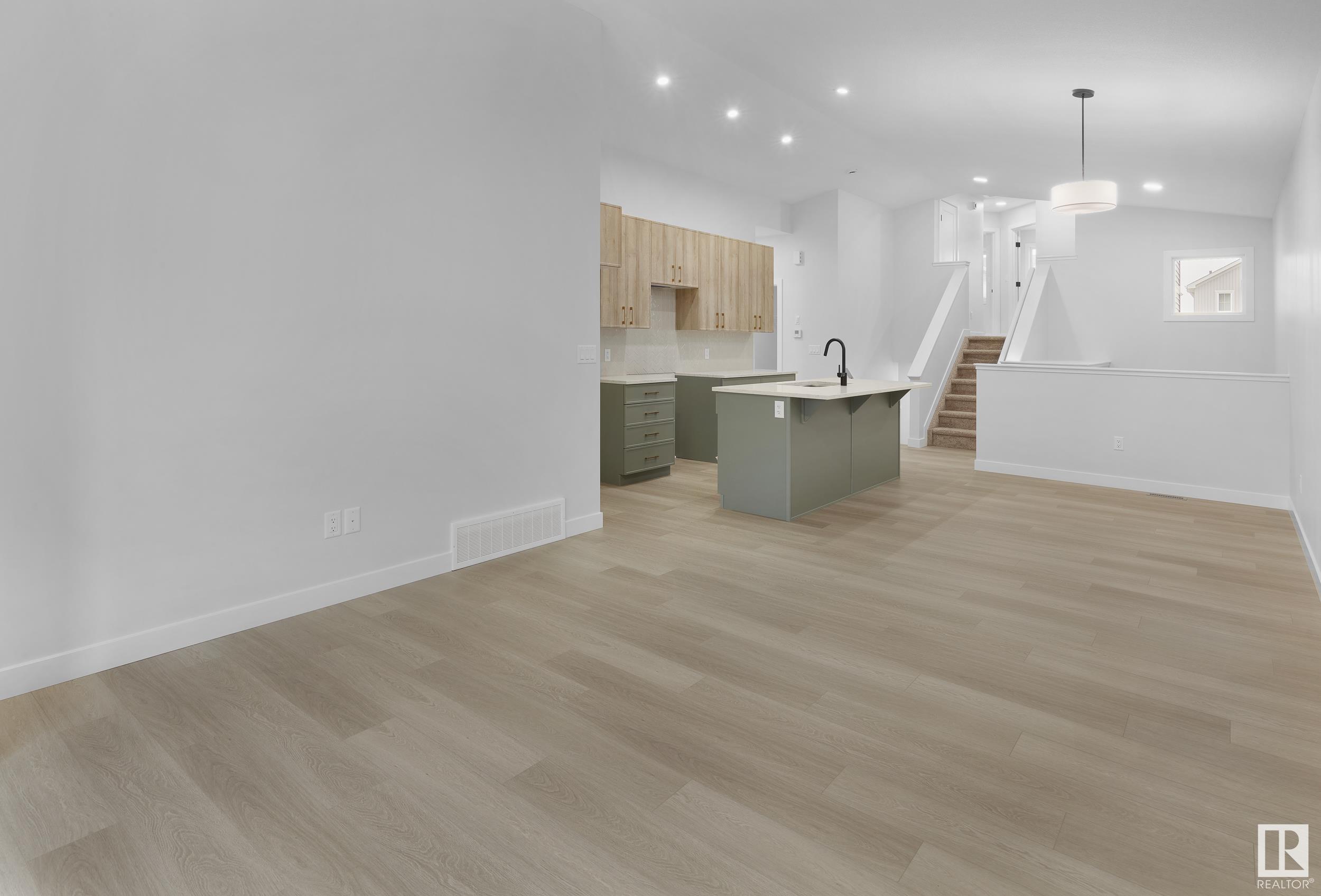      3704 214 ST NW , Edmonton,  ,T6M 1S3 ;  Listing Number: MLS E4417908