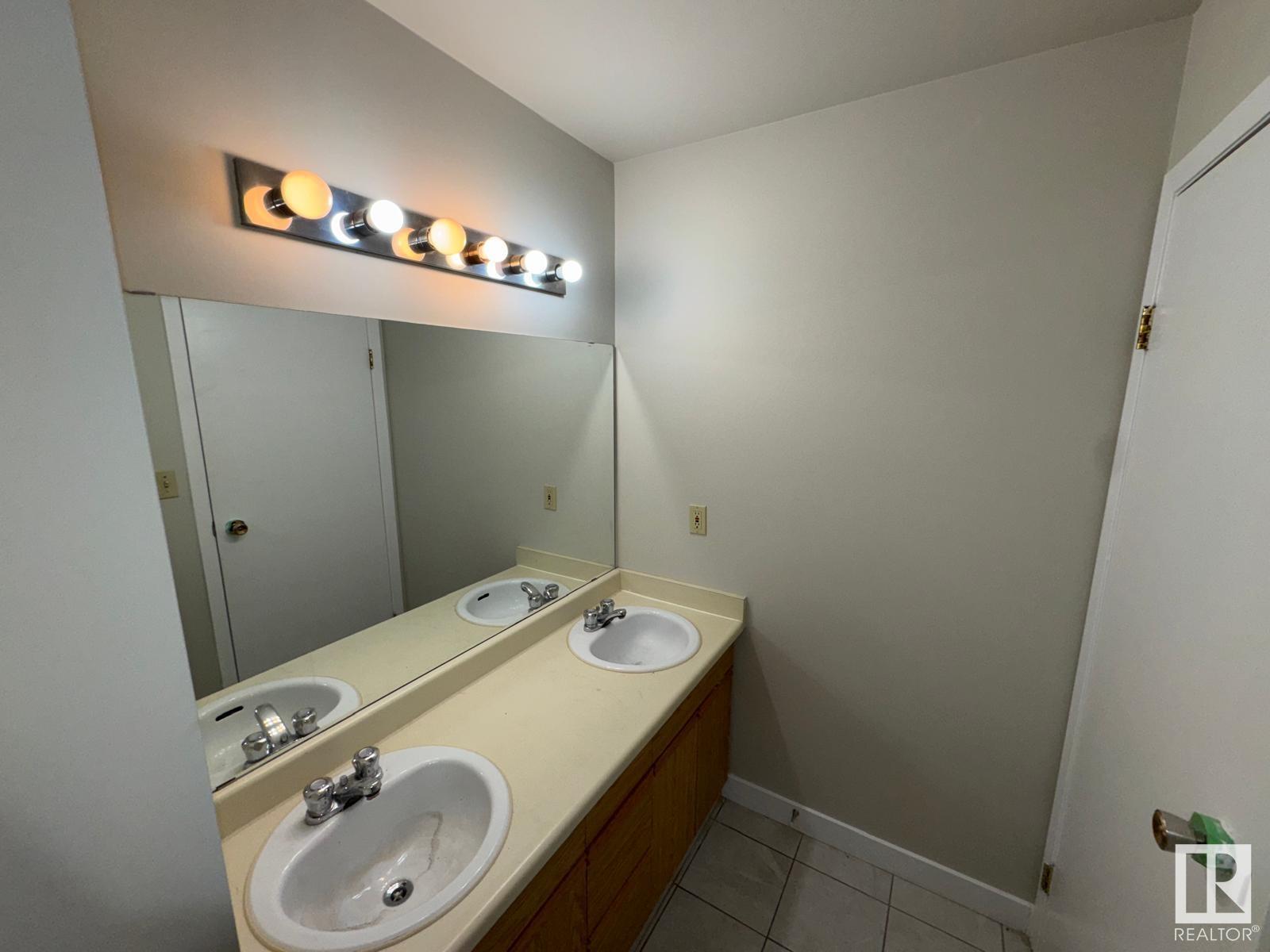      #90 7604 29 AV NW , Edmonton,  ,T6K 3Z2 ;  Listing Number: MLS E4418031