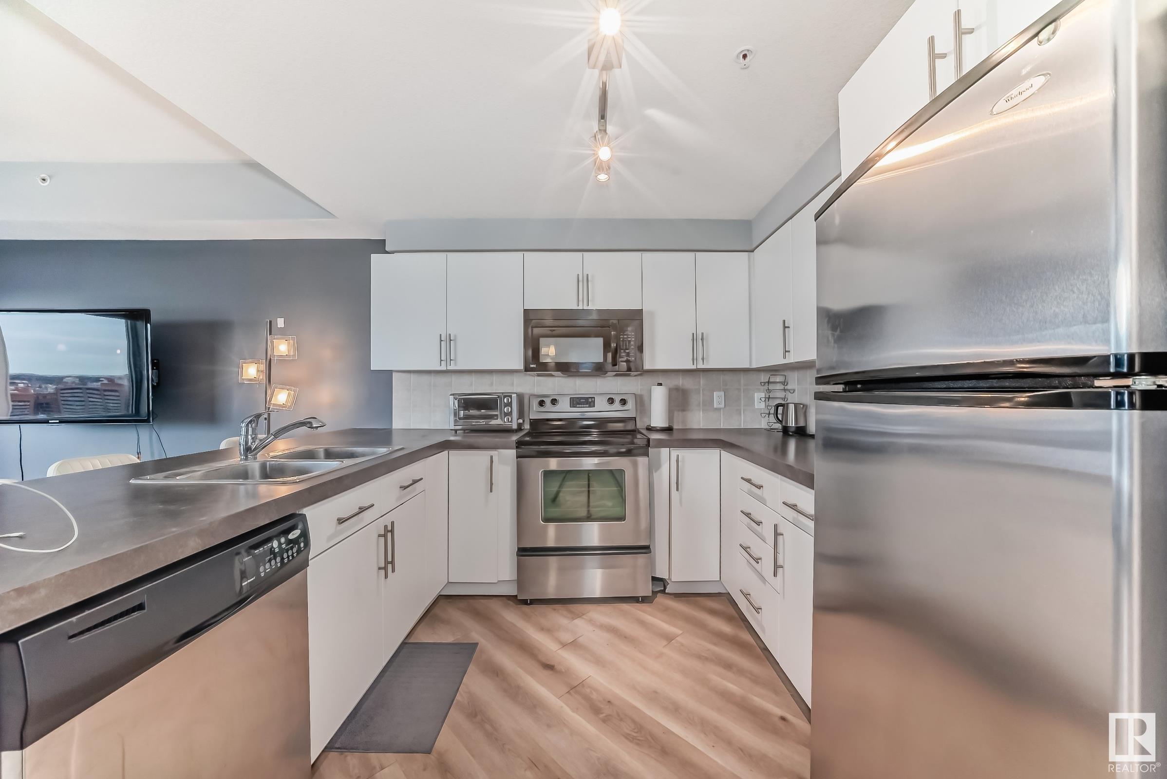      #1306 10136 104 ST NW , Edmonton,  ,T5J 0B5 ;  Listing Number: MLS E4418074