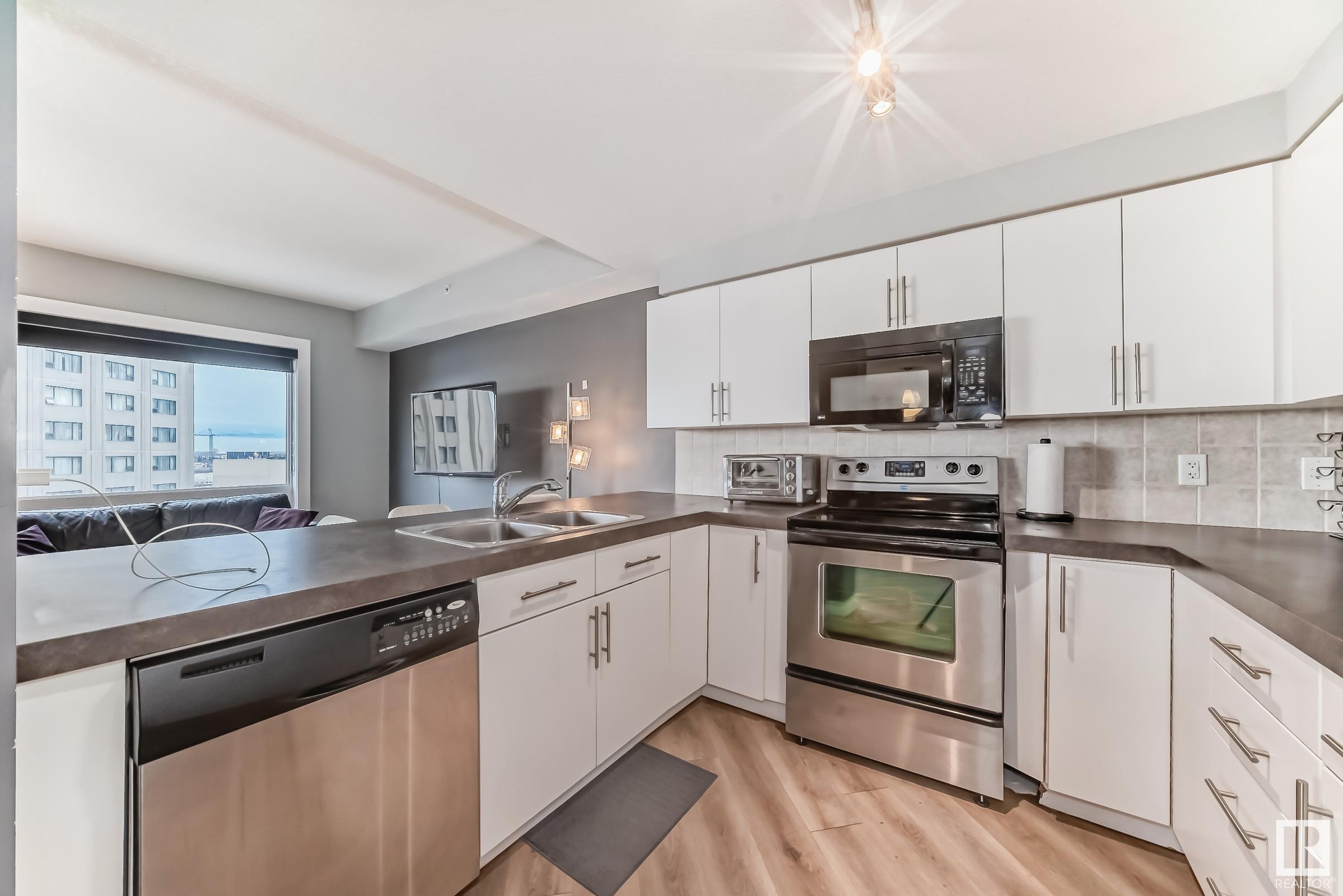      #1306 10136 104 ST NW , Edmonton,  ,T5J 0B5 ;  Listing Number: MLS E4418074
