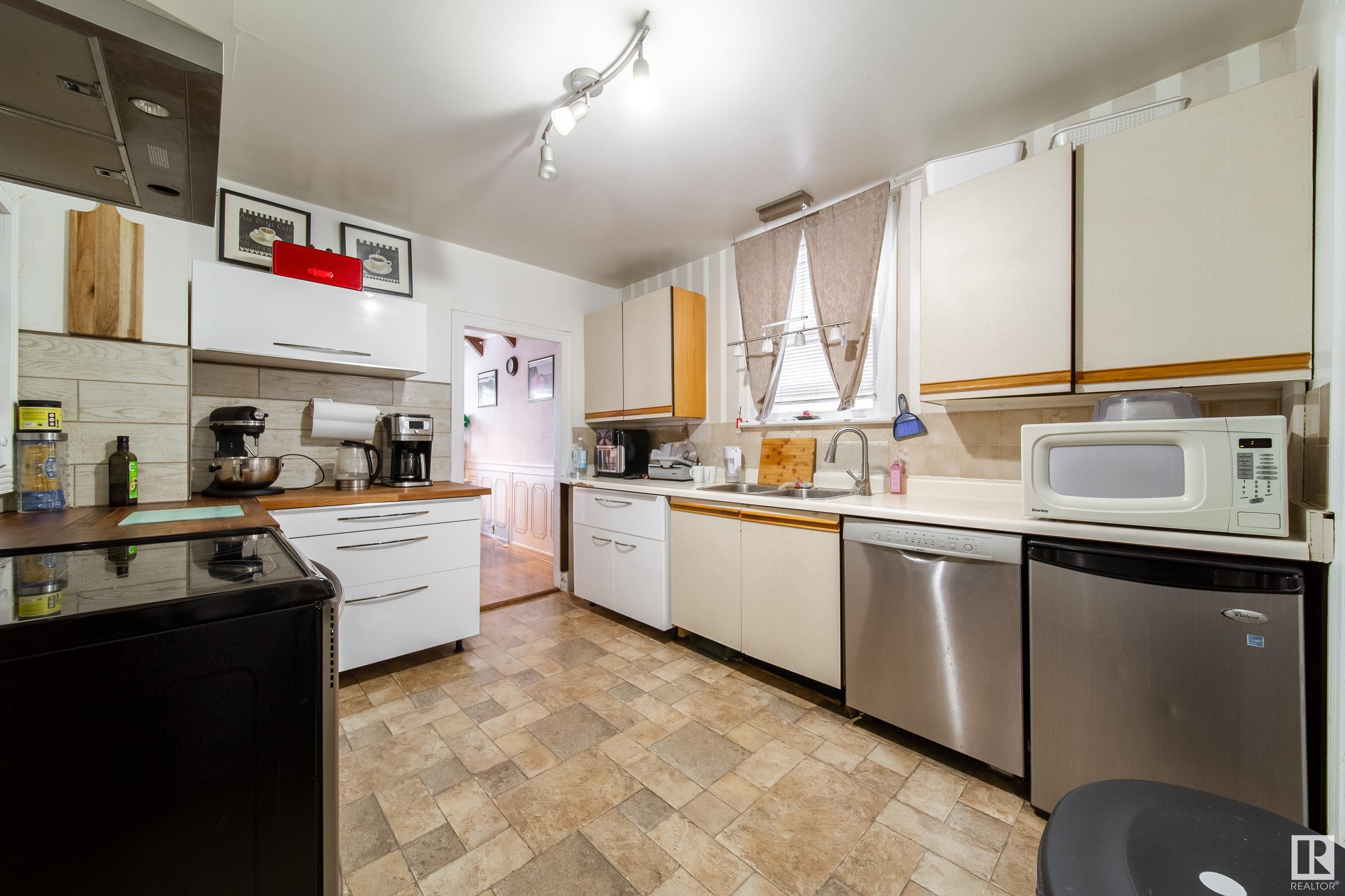      11519 95 ST NW , Edmonton,  ,T5G 1L5 ;  Listing Number: MLS E4418092
