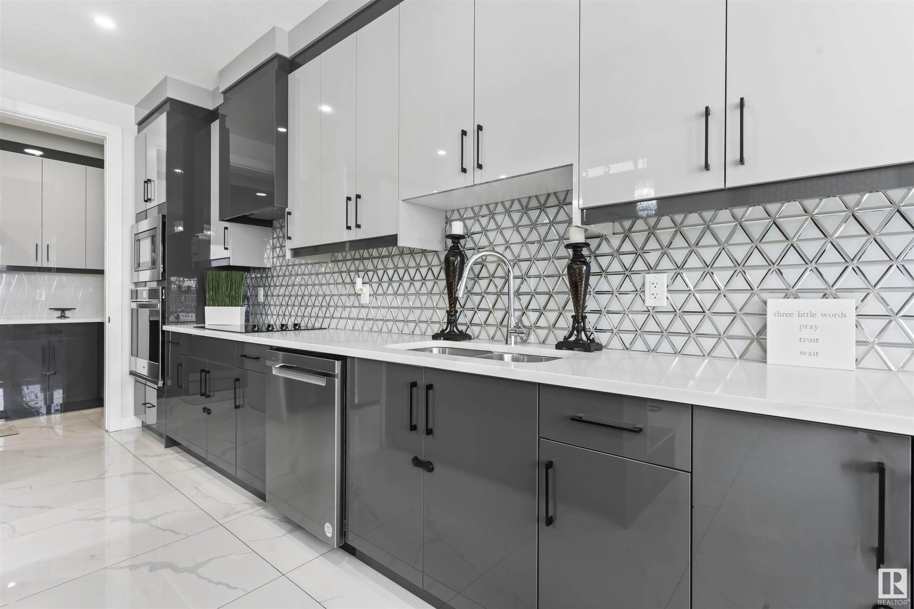     1389 20 ST NW , Edmonton,  ,T6T 2M7 ;  Listing Number: MLS E4418108