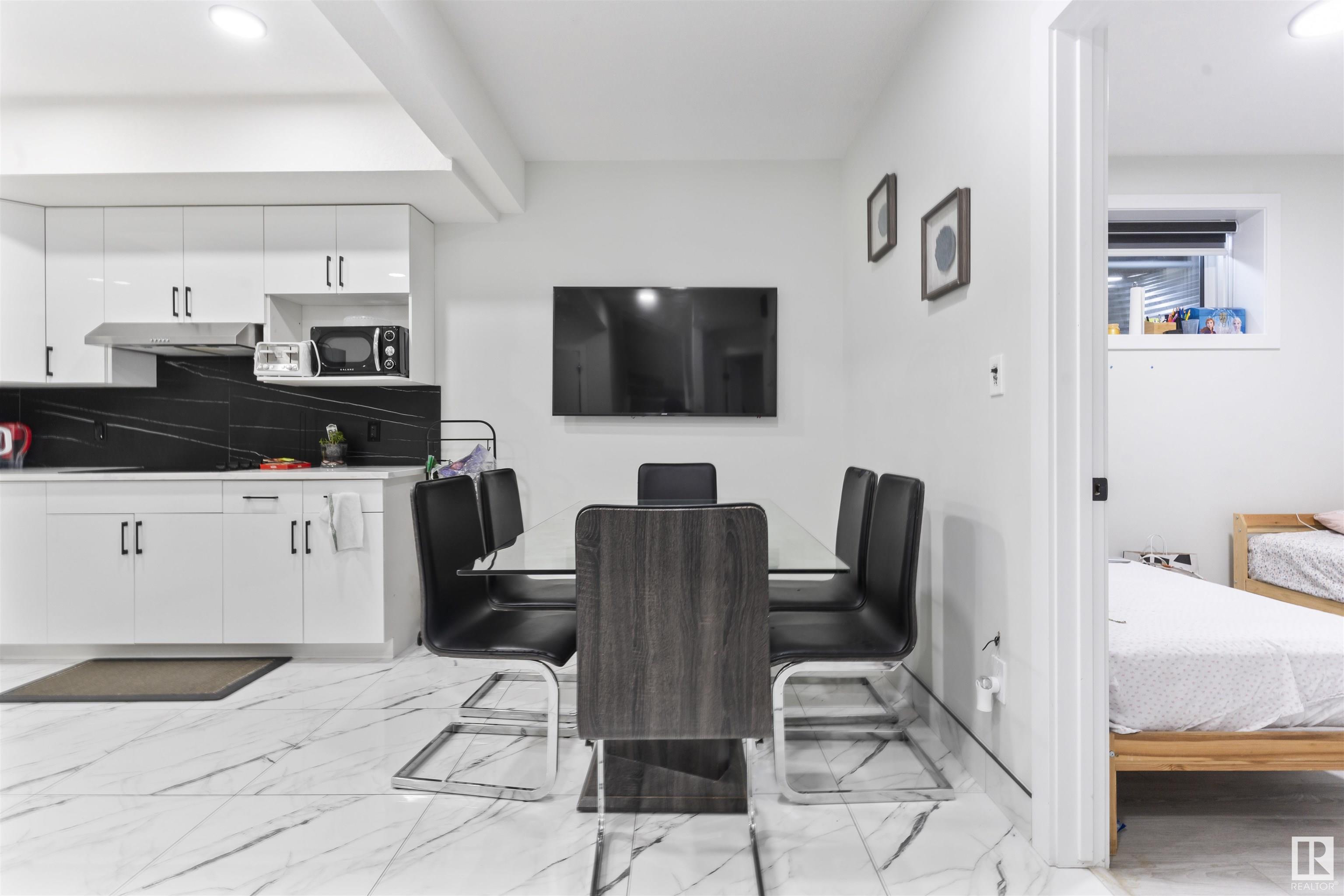      1389 20 ST NW , Edmonton,  ,T6T 2M7 ;  Listing Number: MLS E4418108