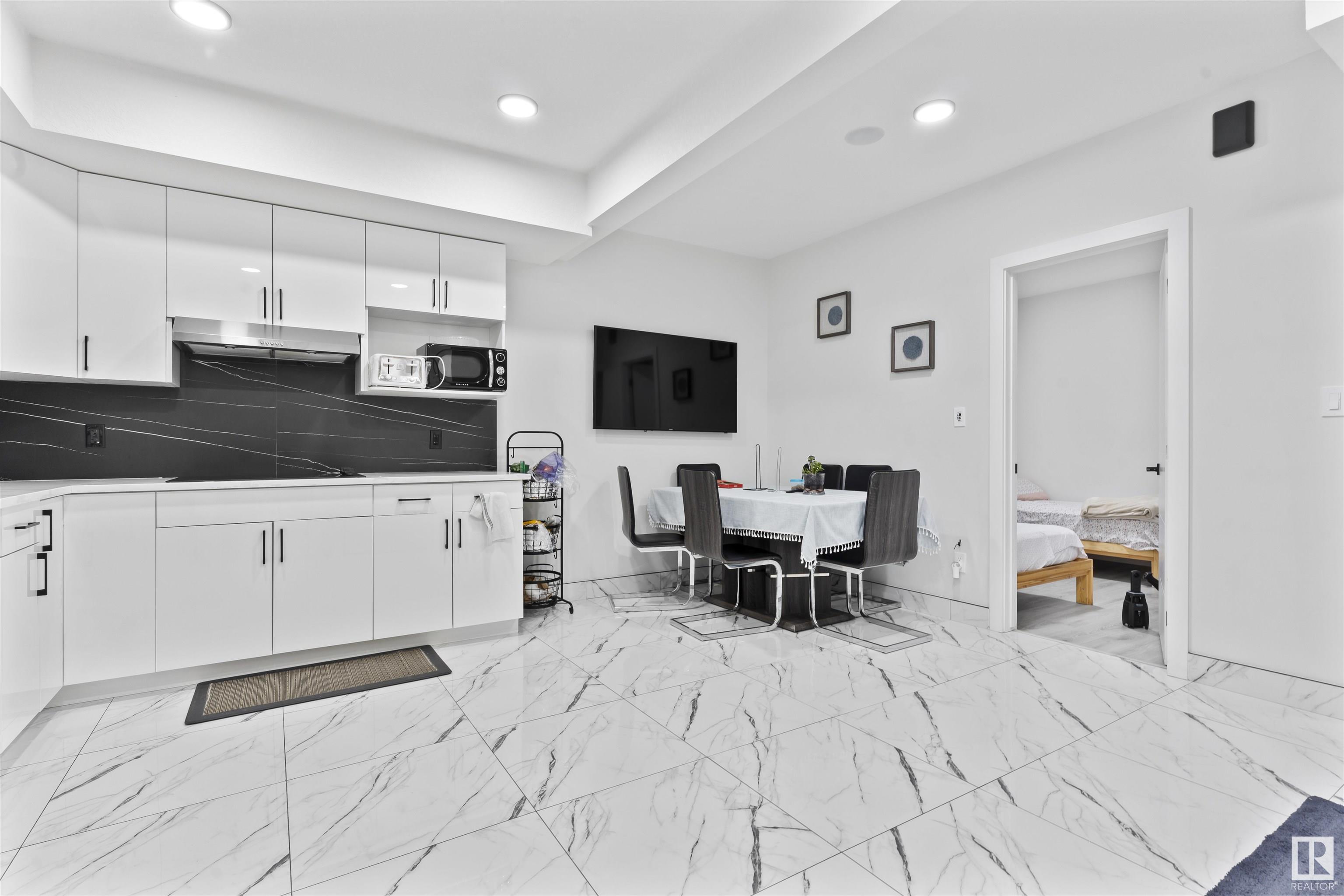      1389 20 ST NW , Edmonton,  ,T6T 2M7 ;  Listing Number: MLS E4418108