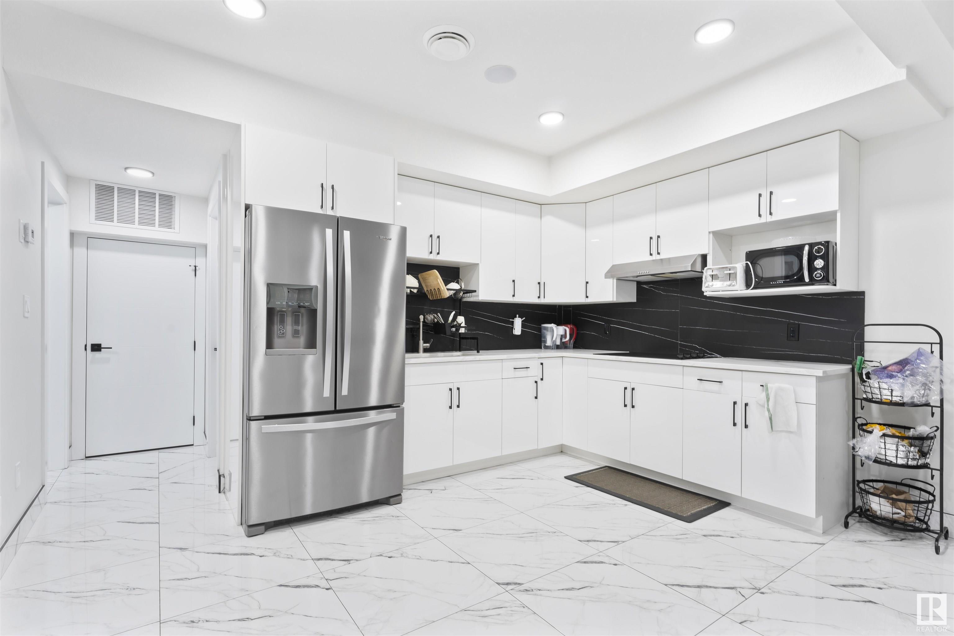      1389 20 ST NW , Edmonton,  ,T6T 2M7 ;  Listing Number: MLS E4418108
