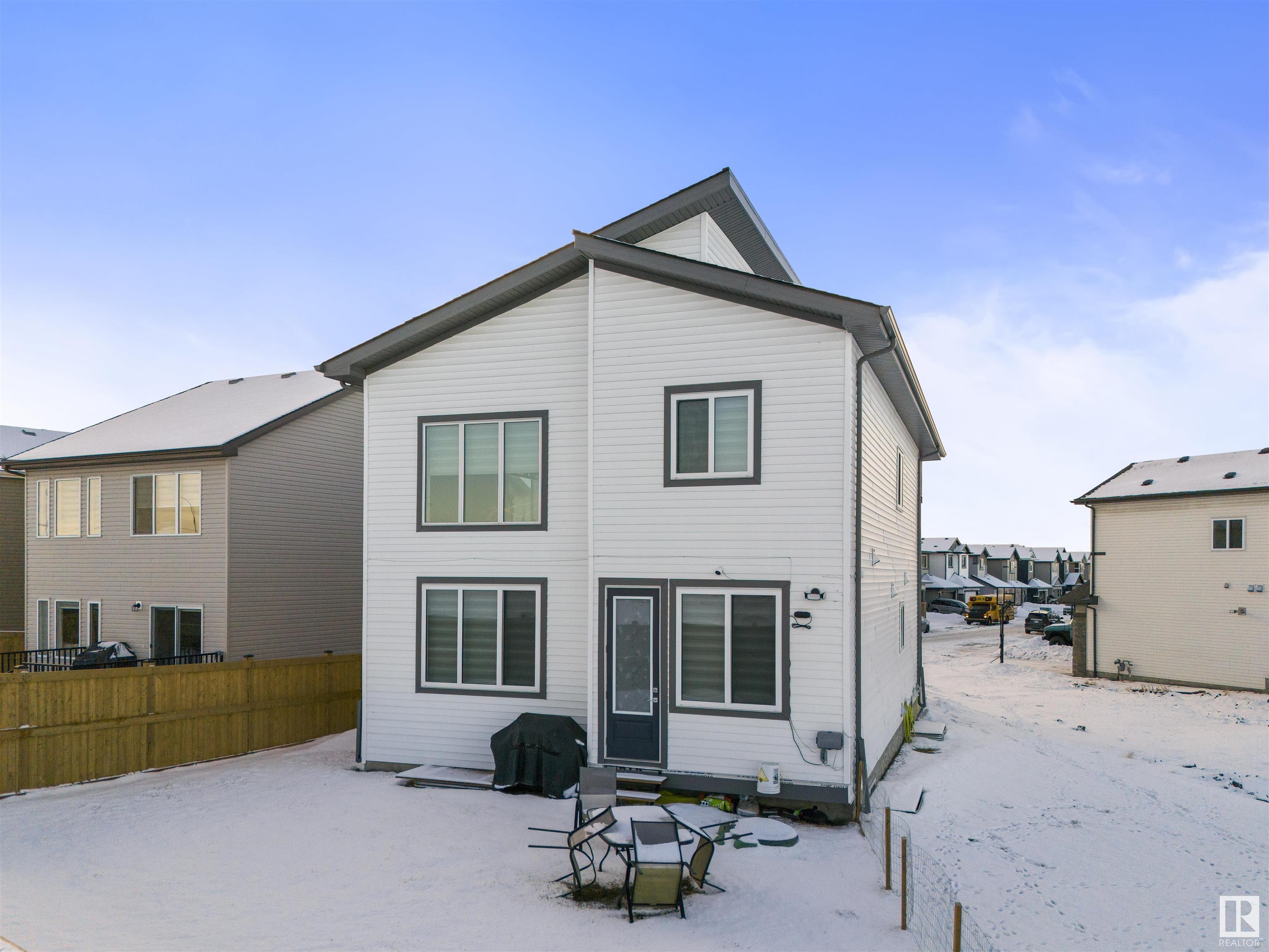      1389 20 ST NW , Edmonton,  ,T6T 2M7 ;  Listing Number: MLS E4418108