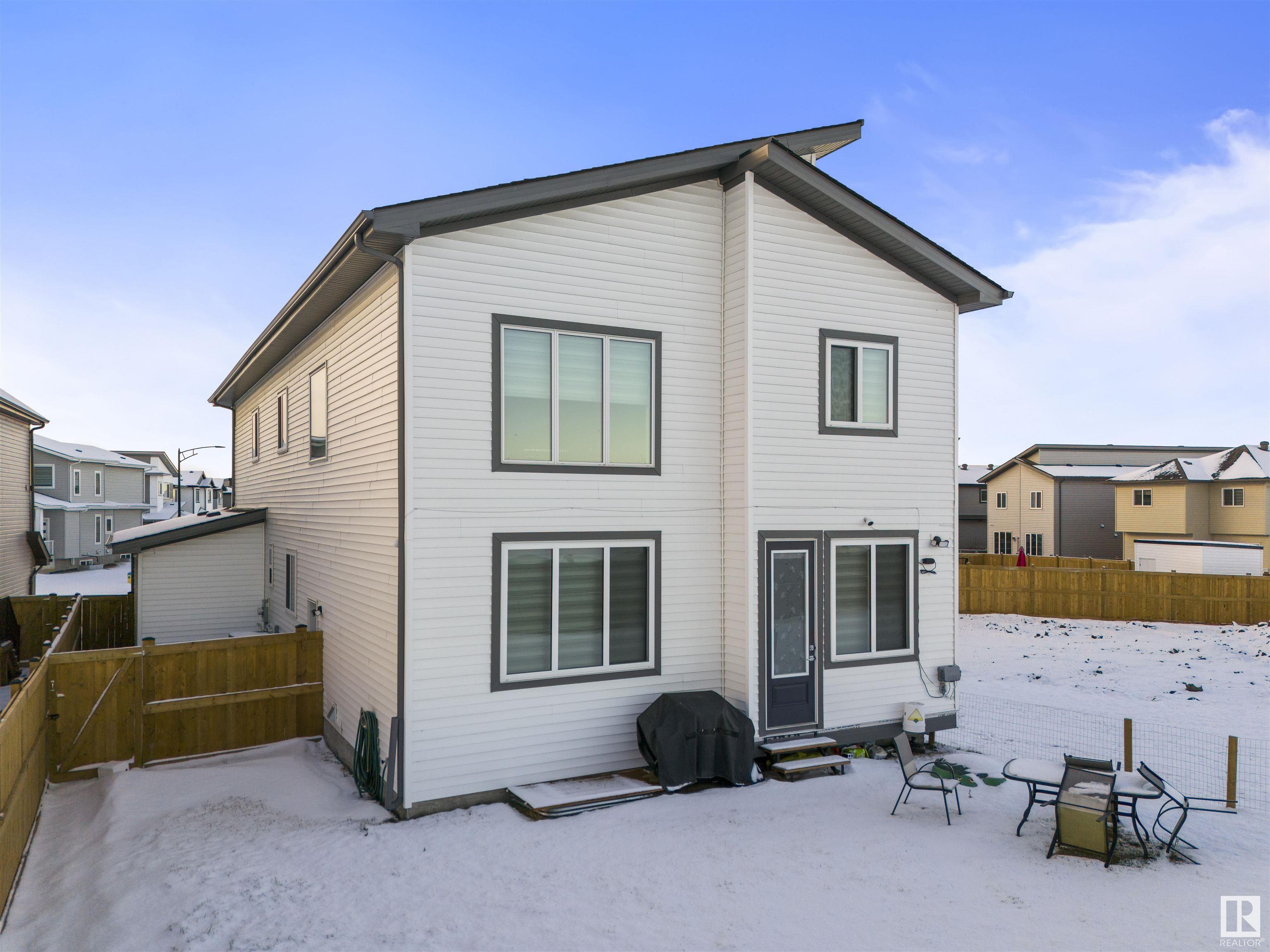      1389 20 ST NW , Edmonton,  ,T6T 2M7 ;  Listing Number: MLS E4418108