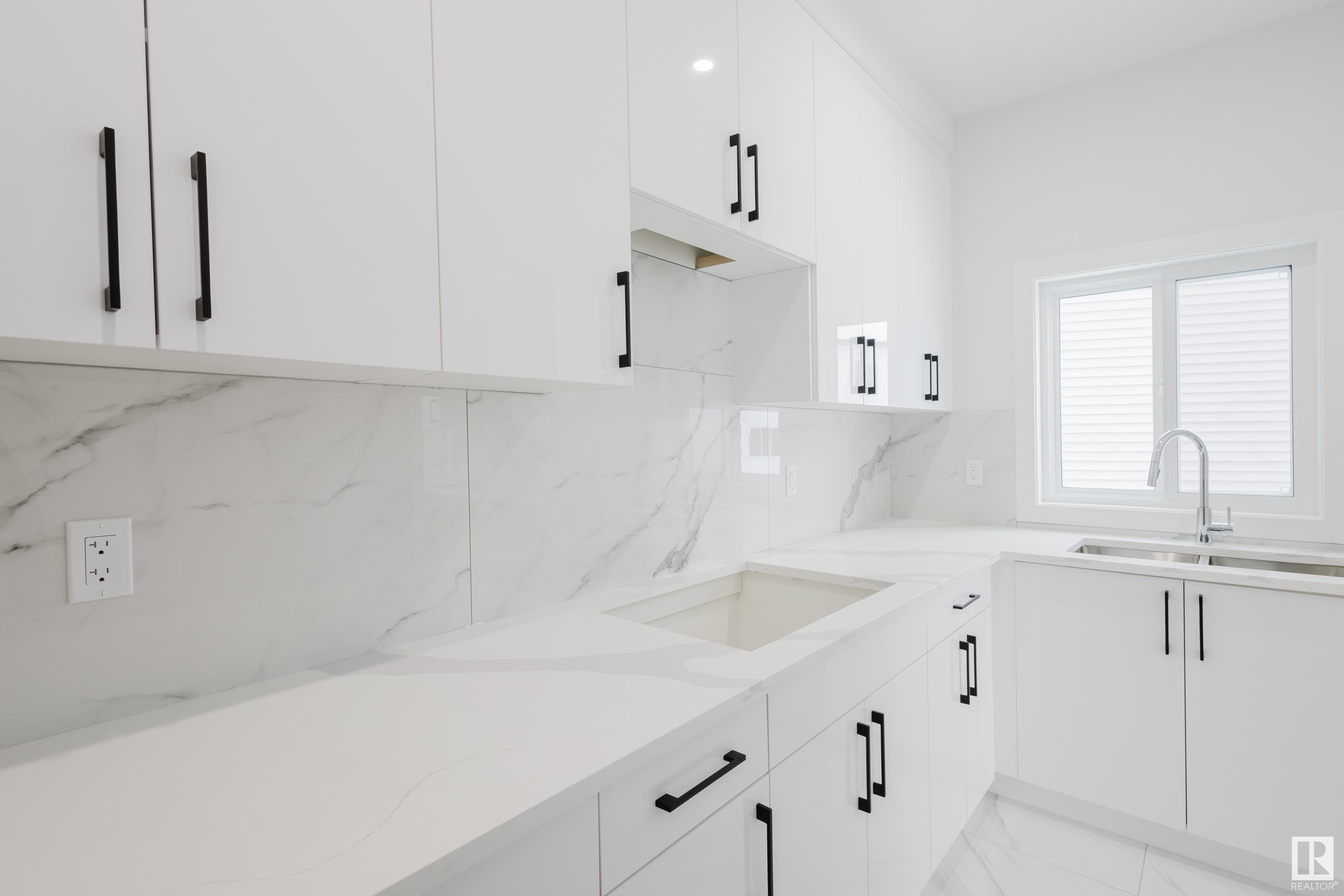      1547 12 AV NW , Edmonton,  ,T6T 2S6 ;  Listing Number: MLS E4418109