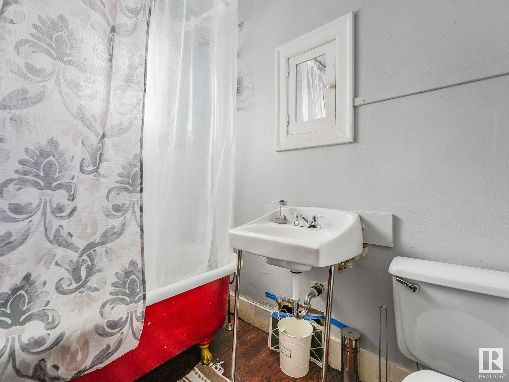      9947 80 AV NW , Edmonton,  ,T6E 1T2 ;  Listing Number: MLS E4418160