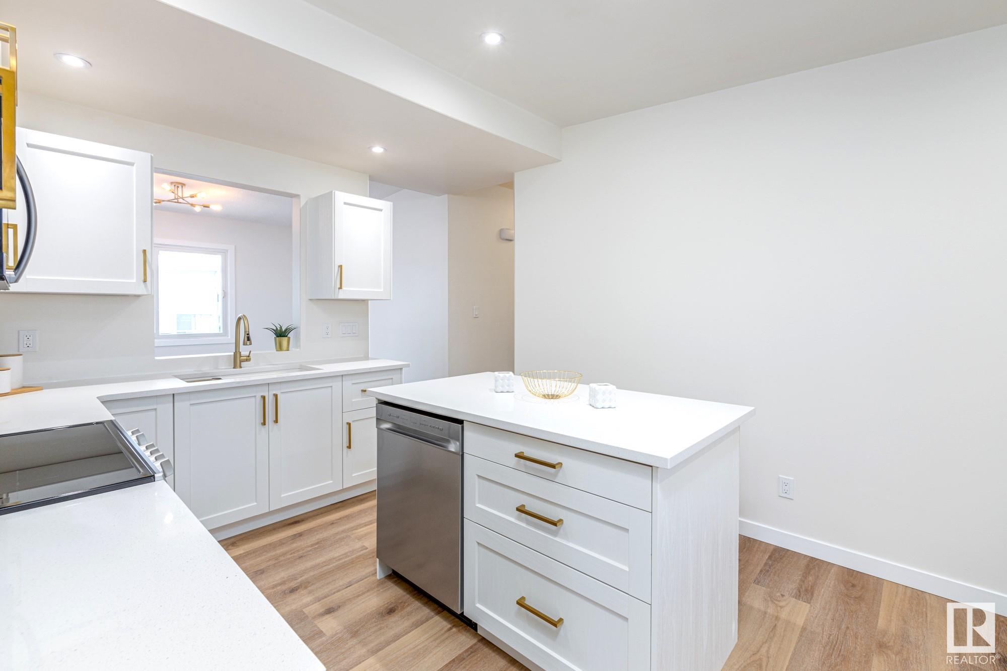      11860 58 ST NW , Edmonton,  ,T5W 3W7 ;  Listing Number: MLS E4418181