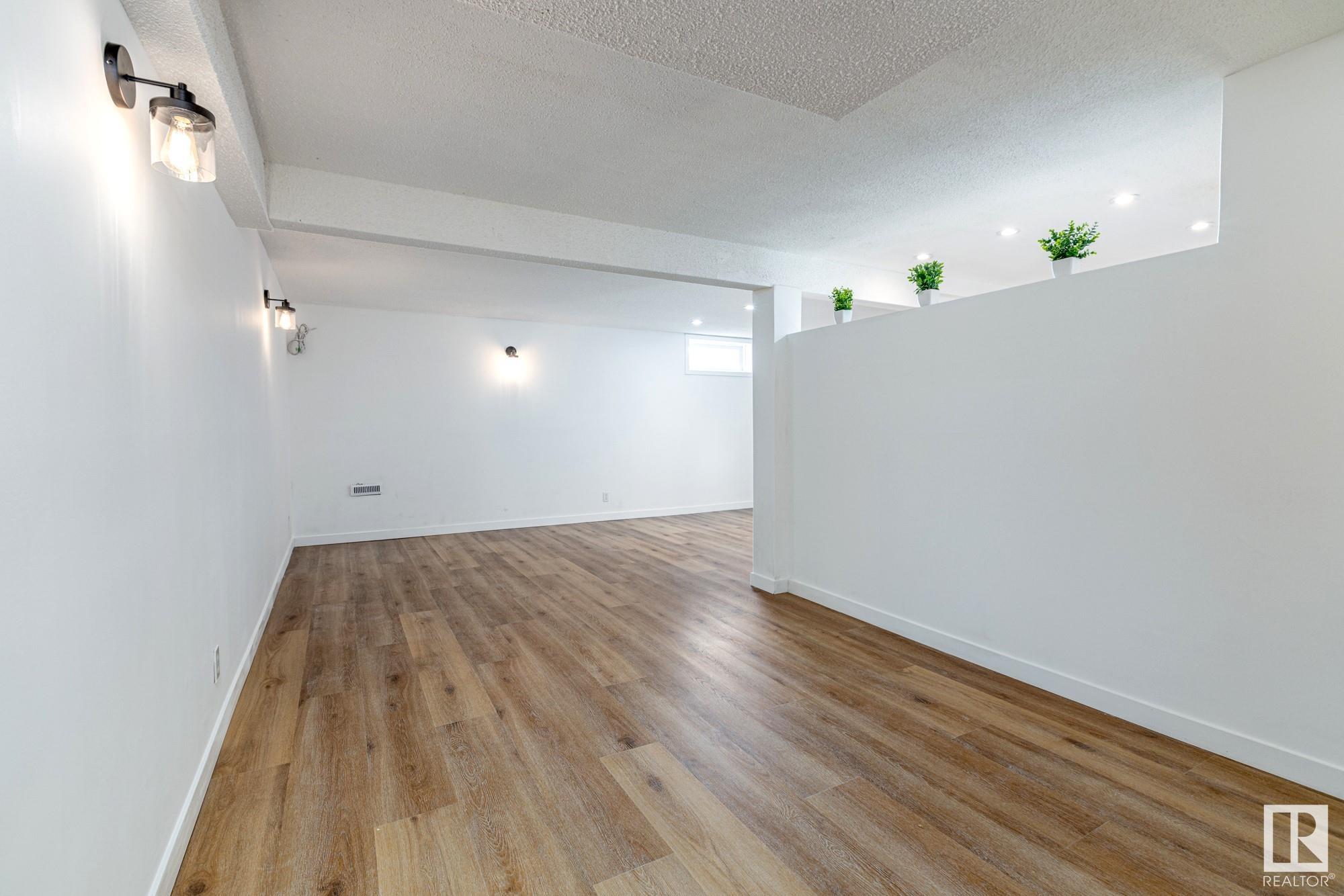      11860 58 ST NW , Edmonton,  ,T5W 3W7 ;  Listing Number: MLS E4418181