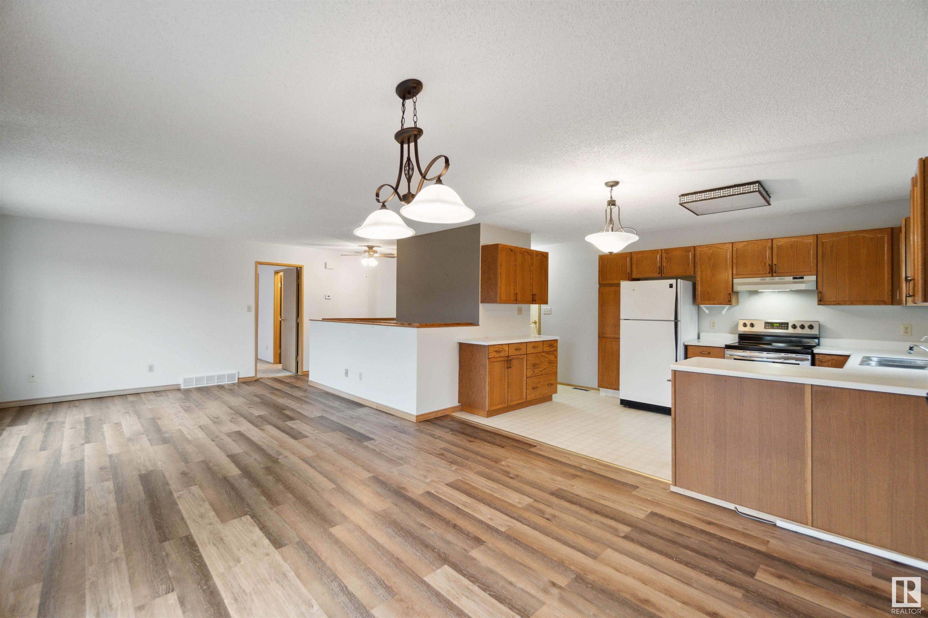      45 SUNRISE VG , Stony Plain,  ,T7Z 1L2 ;  Listing Number: MLS E4418185
