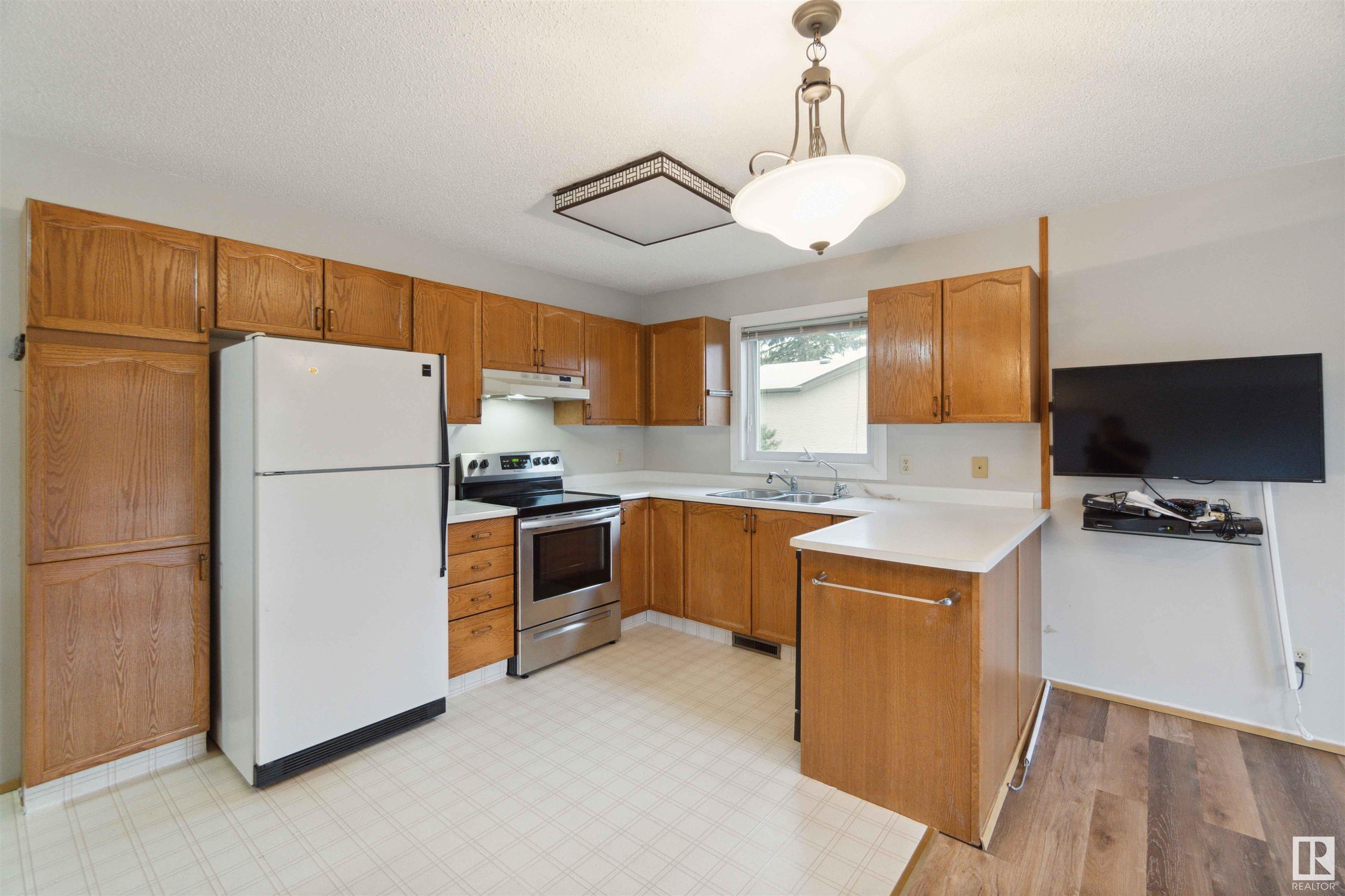      45 SUNRISE VG , Stony Plain,  ,T7Z 1L2 ;  Listing Number: MLS E4418185