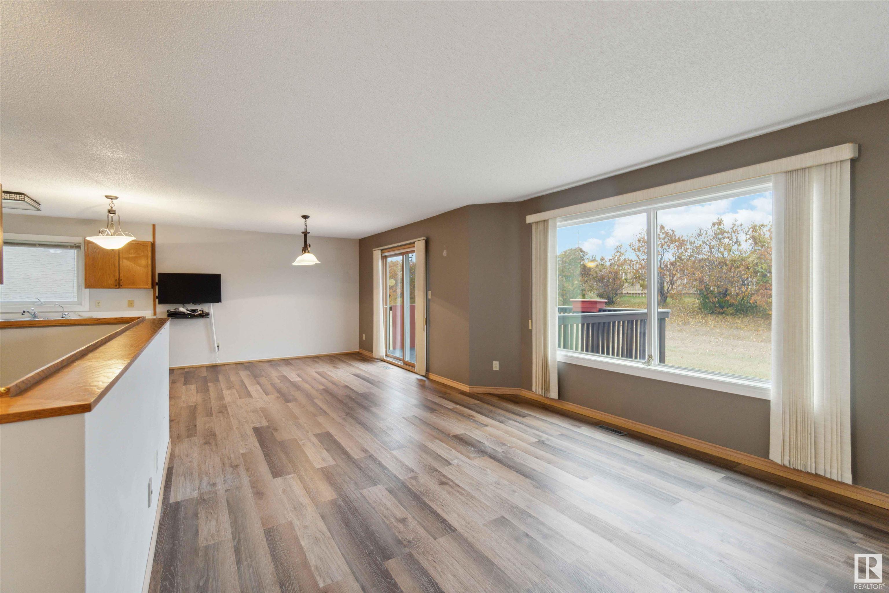      45 SUNRISE VG , Stony Plain,  ,T7Z 1L2 ;  Listing Number: MLS E4418185