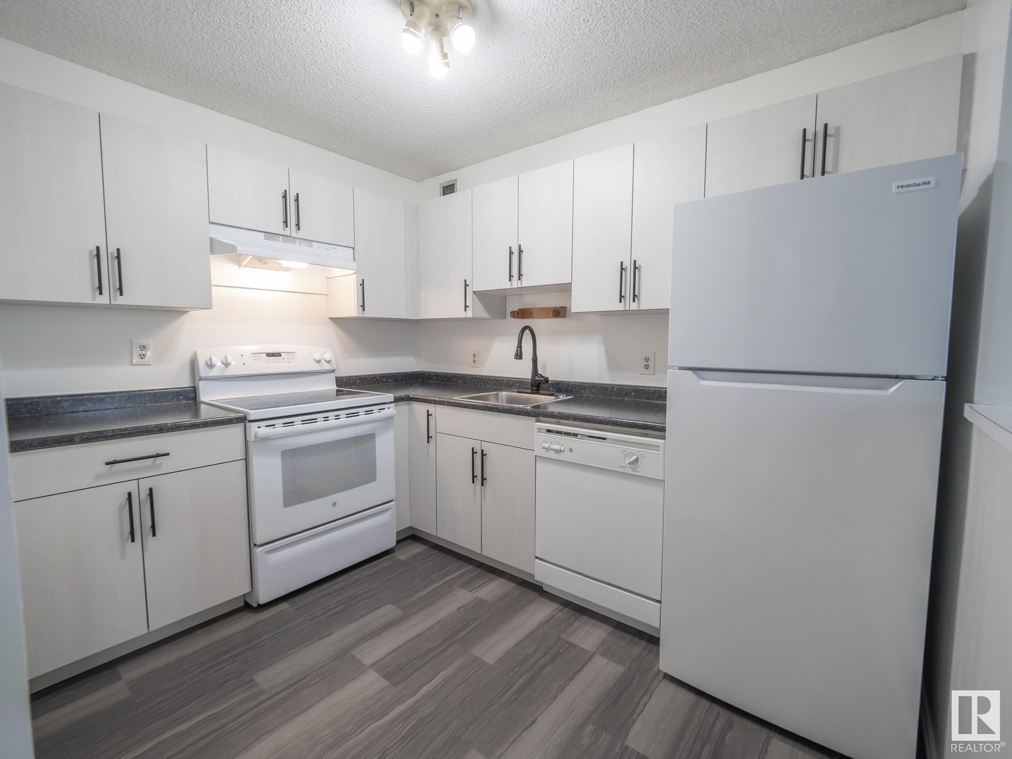     #605 9916 113 ST NW , Edmonton,  ,T5K 2N3 ;  Listing Number: MLS E4418218