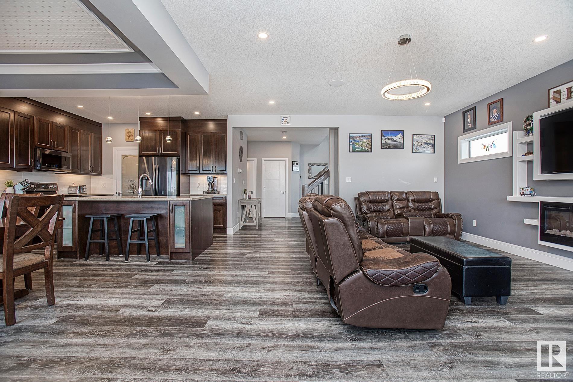     638 MEADOWVIEW DR , Fort Saskatchewan,  ,T8L 0N9 ;  Listing Number: MLS E4418224