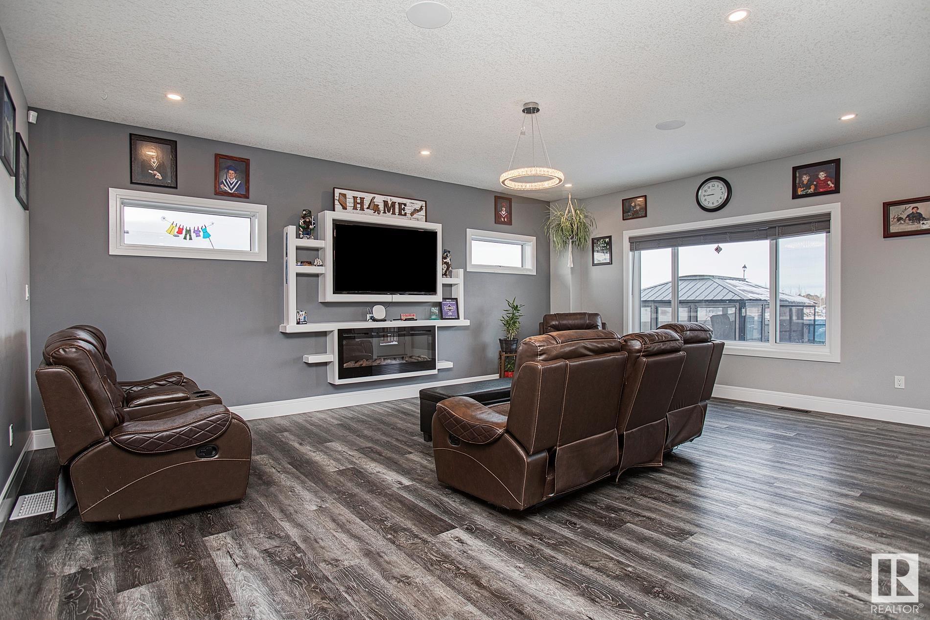      638 MEADOWVIEW DR , Fort Saskatchewan,  ,T8L 0N9 ;  Listing Number: MLS E4418224