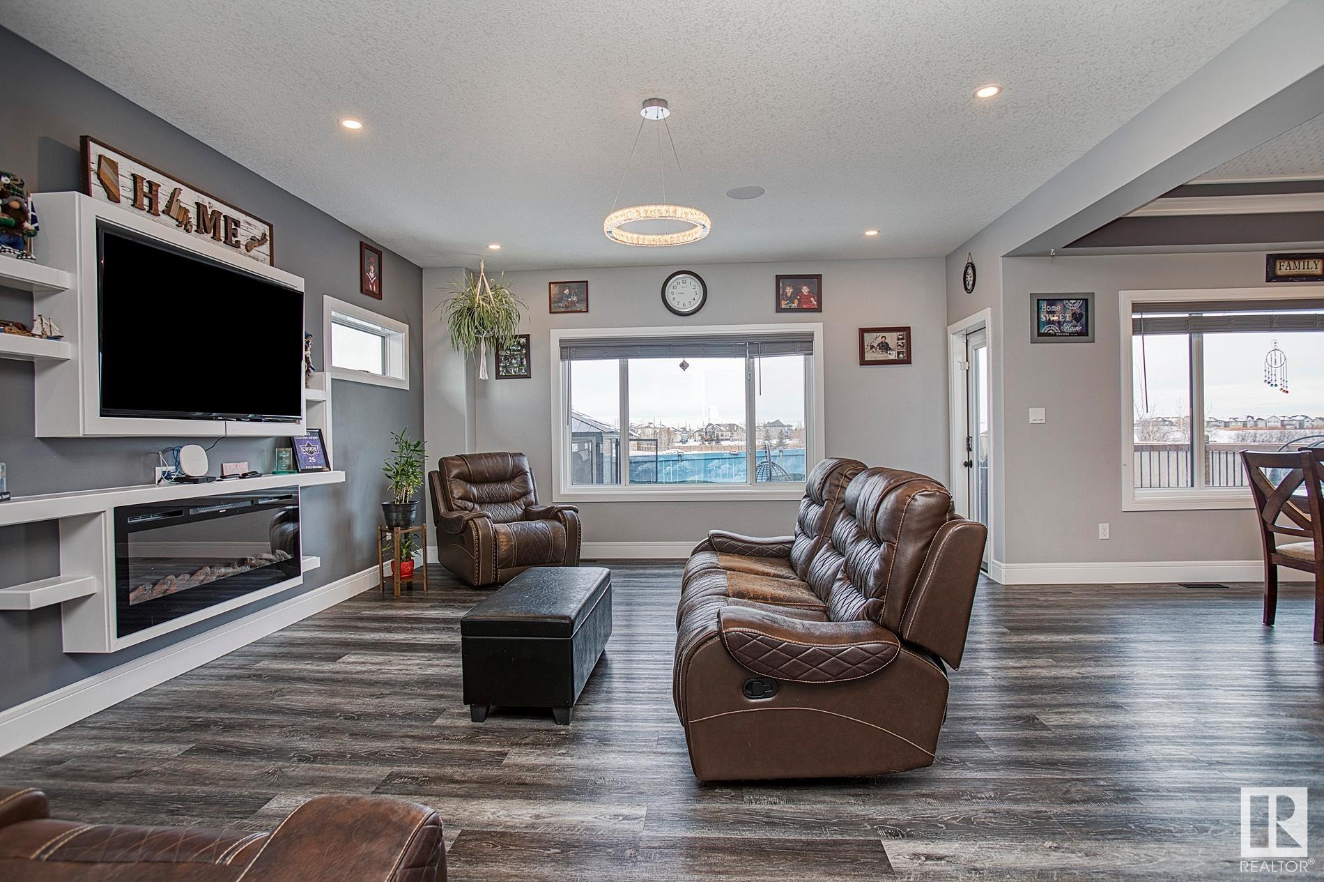      638 MEADOWVIEW DR , Fort Saskatchewan,  ,T8L 0N9 ;  Listing Number: MLS E4418224