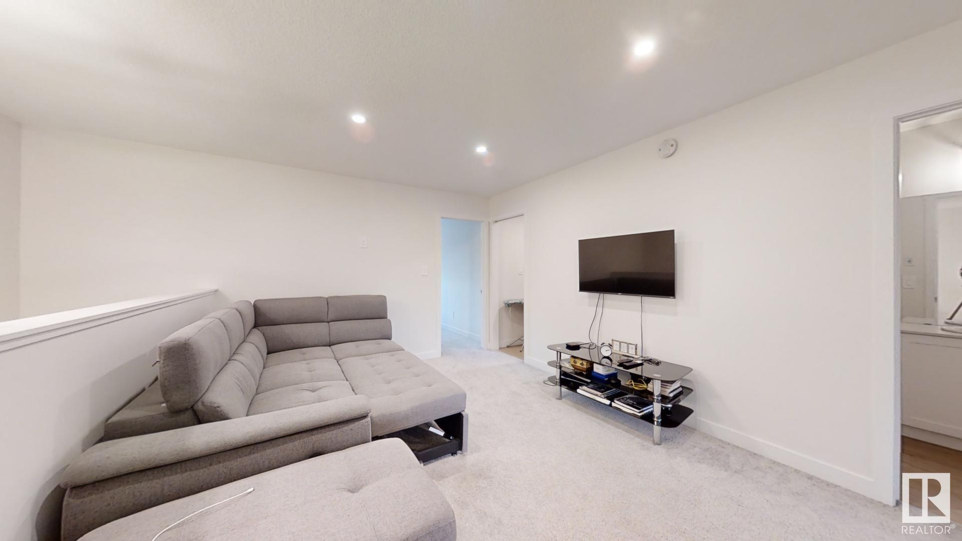      2043 13 AV NW , Edmonton,  ,T6T 2R8 ;  Listing Number: MLS E4418242