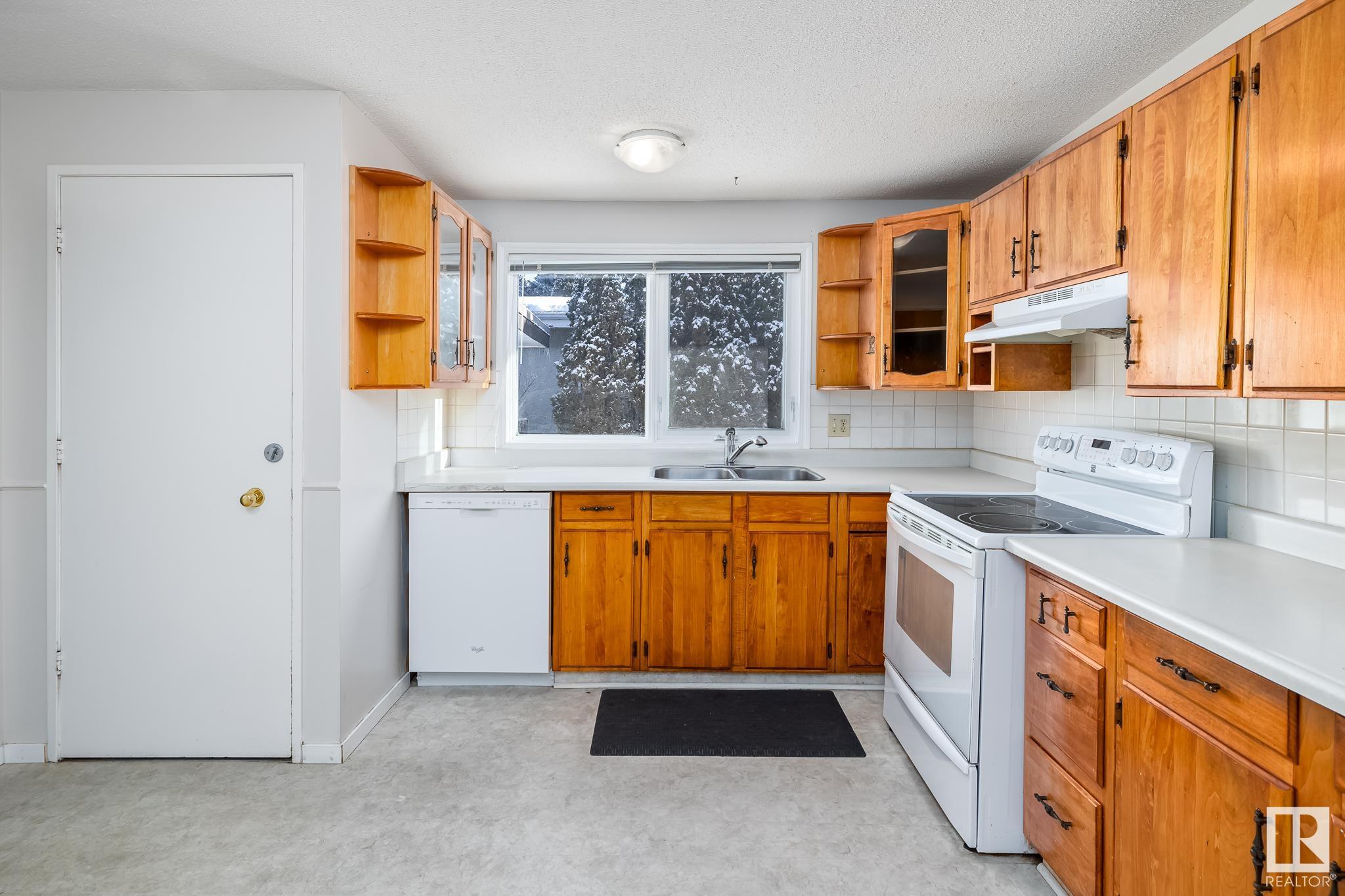      10419 39 AV NW , Edmonton,  ,T6J 2J4 ;  Listing Number: MLS E4418248