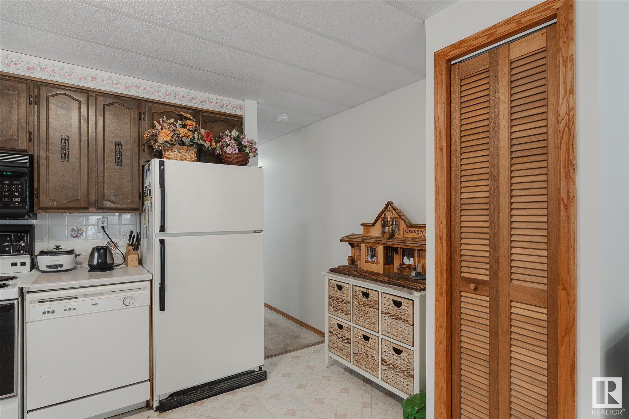      670 Evergreen PA NW , Edmonton,  ,T5Y 4M2 ;  Listing Number: MLS E4418268