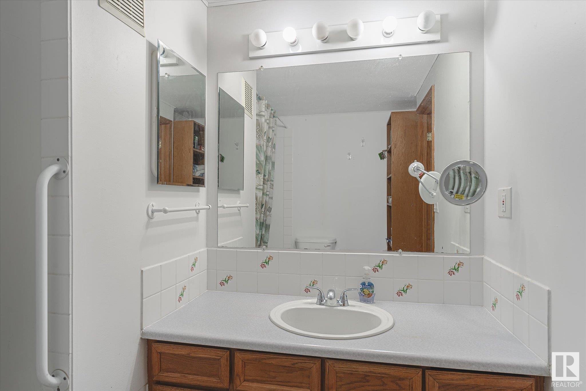      670 Evergreen PA NW , Edmonton,  ,T5Y 4M2 ;  Listing Number: MLS E4418268