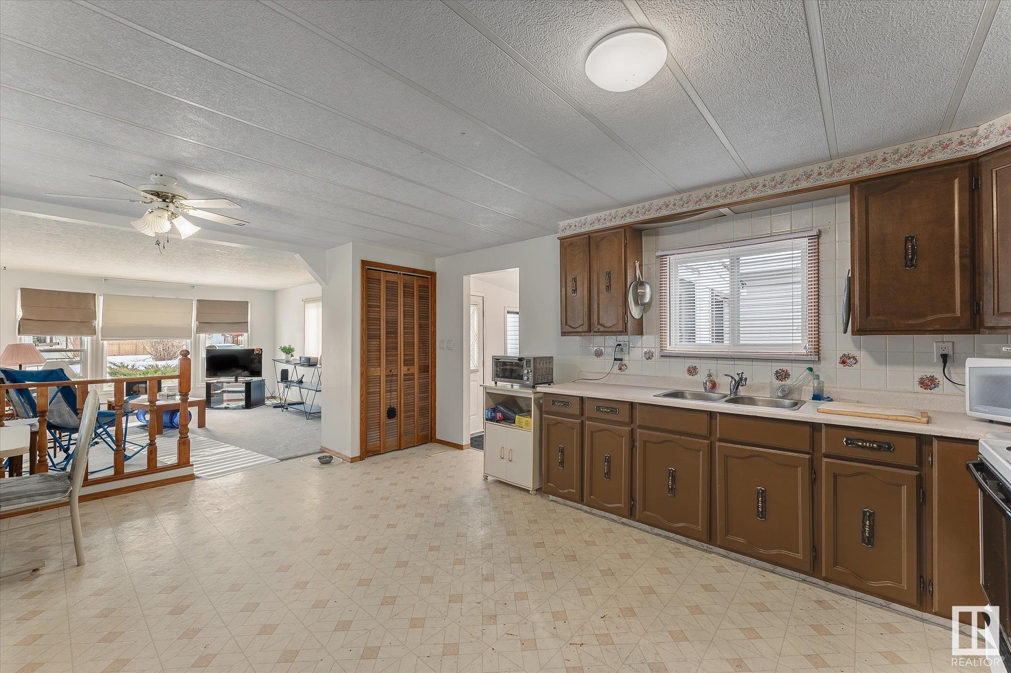      670 Evergreen PA NW , Edmonton,  ,T5Y 4M2 ;  Listing Number: MLS E4418268