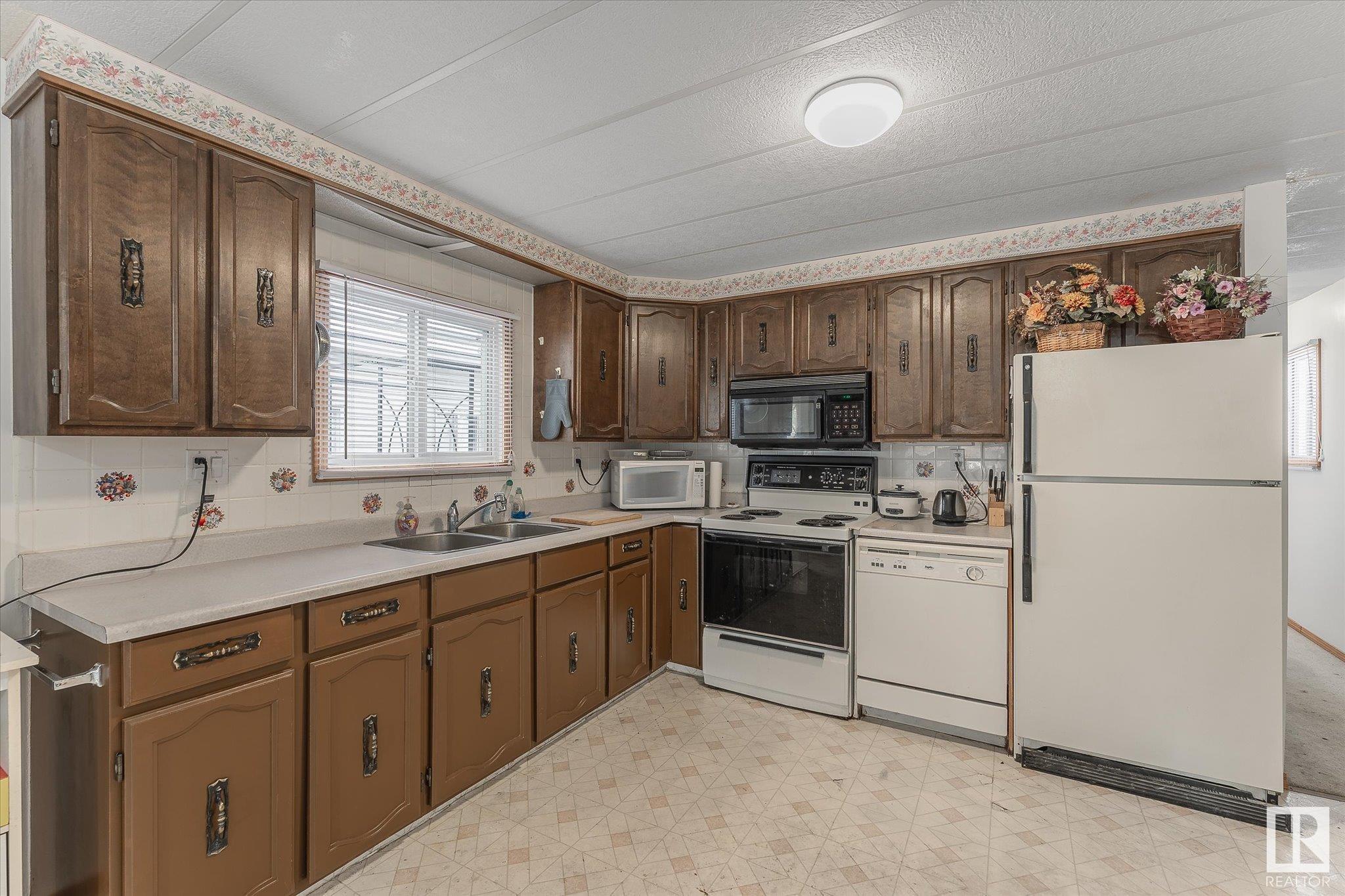     670 Evergreen PA NW , Edmonton,  ,T5Y 4M2 ;  Listing Number: MLS E4418268