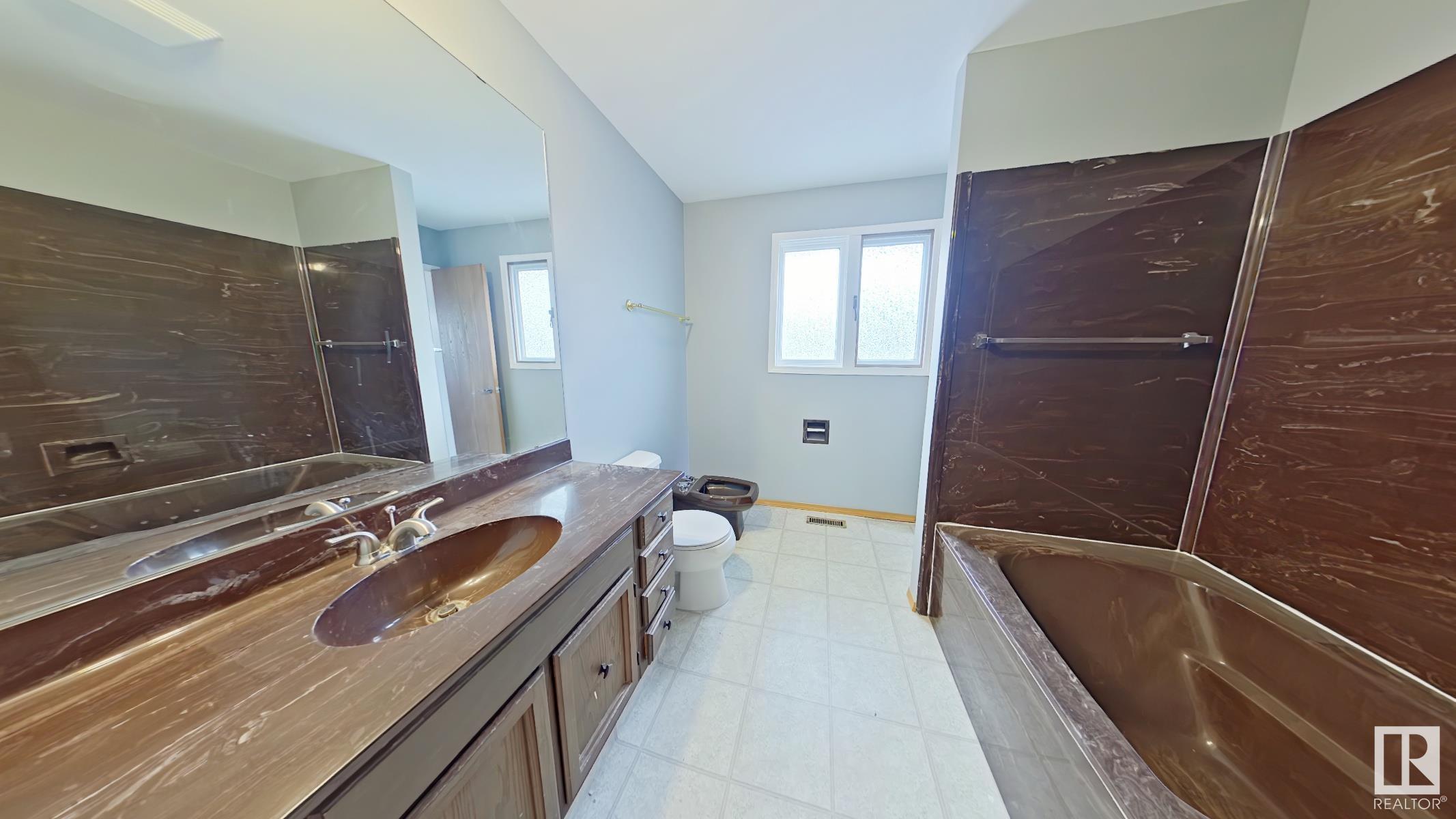      2722 104A ST NW , Edmonton,  ,T6J 4C3 ;  Listing Number: MLS E4418273