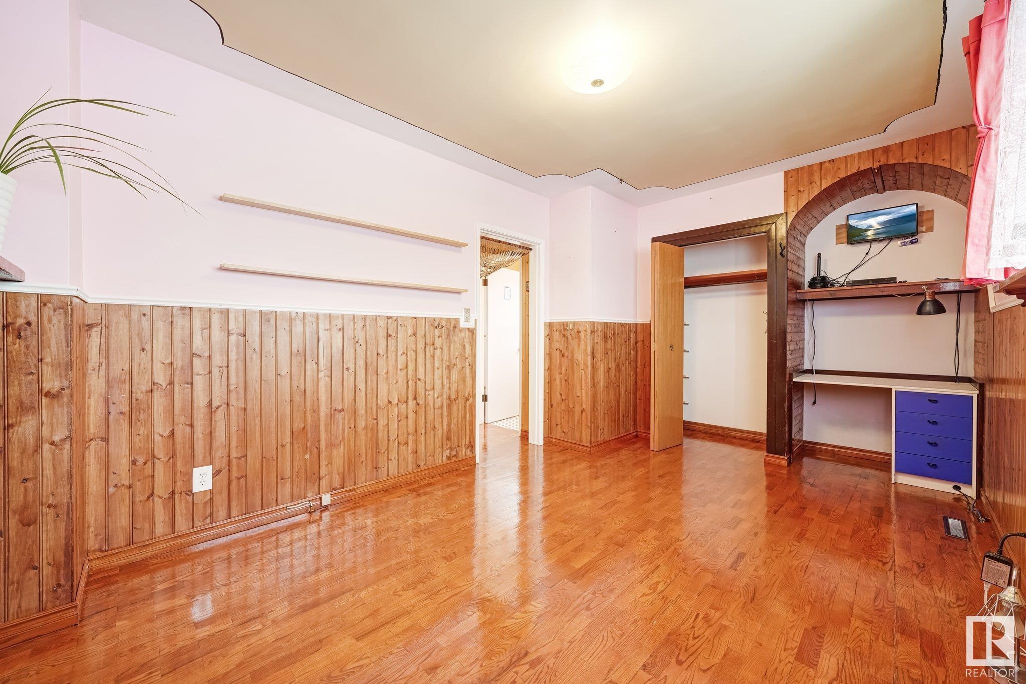      8821 137 AV NW , Edmonton,  ,T5E 1Y3 ;  Listing Number: MLS E4418278