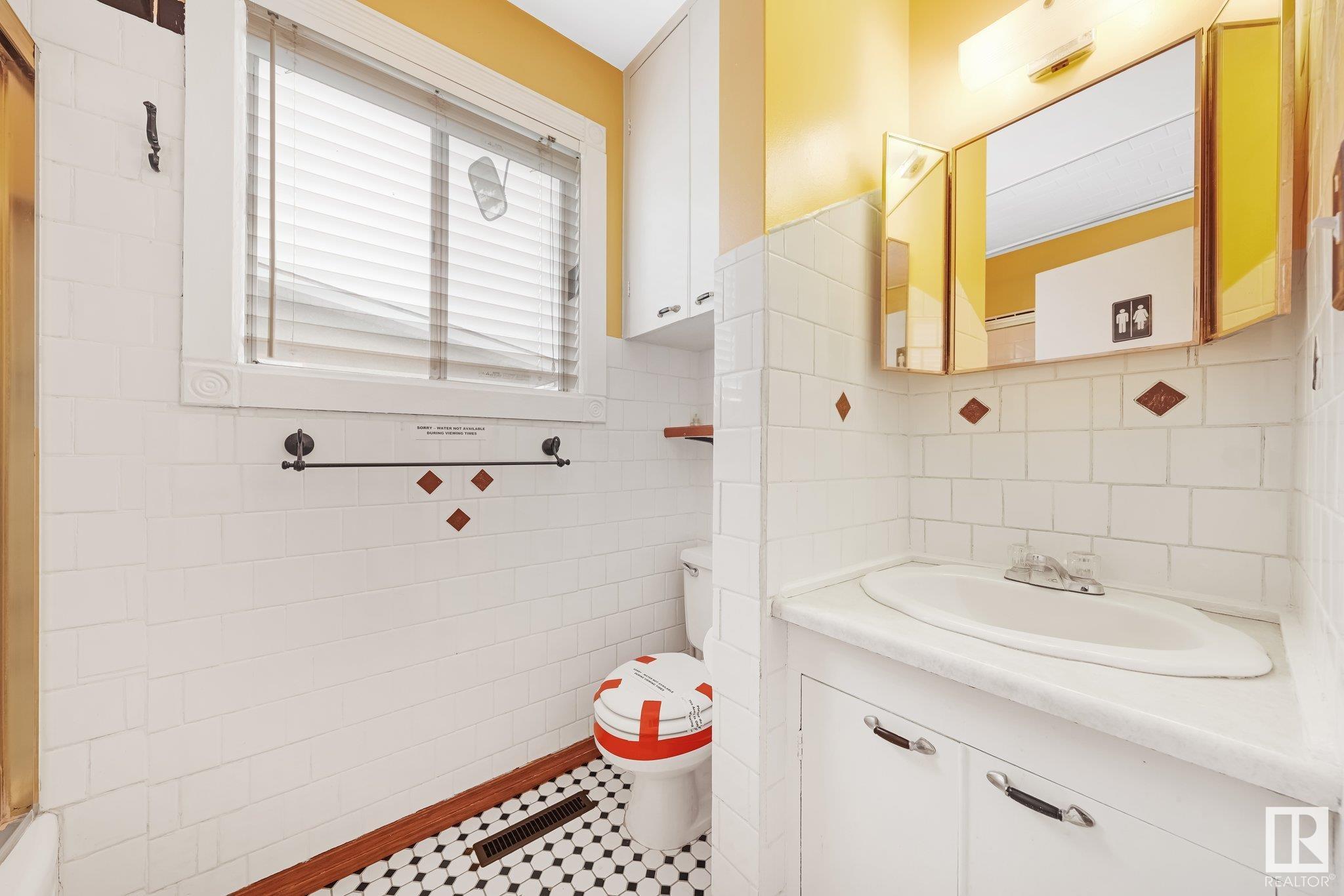      8821 137 AV NW , Edmonton,  ,T5E 1Y3 ;  Listing Number: MLS E4418278