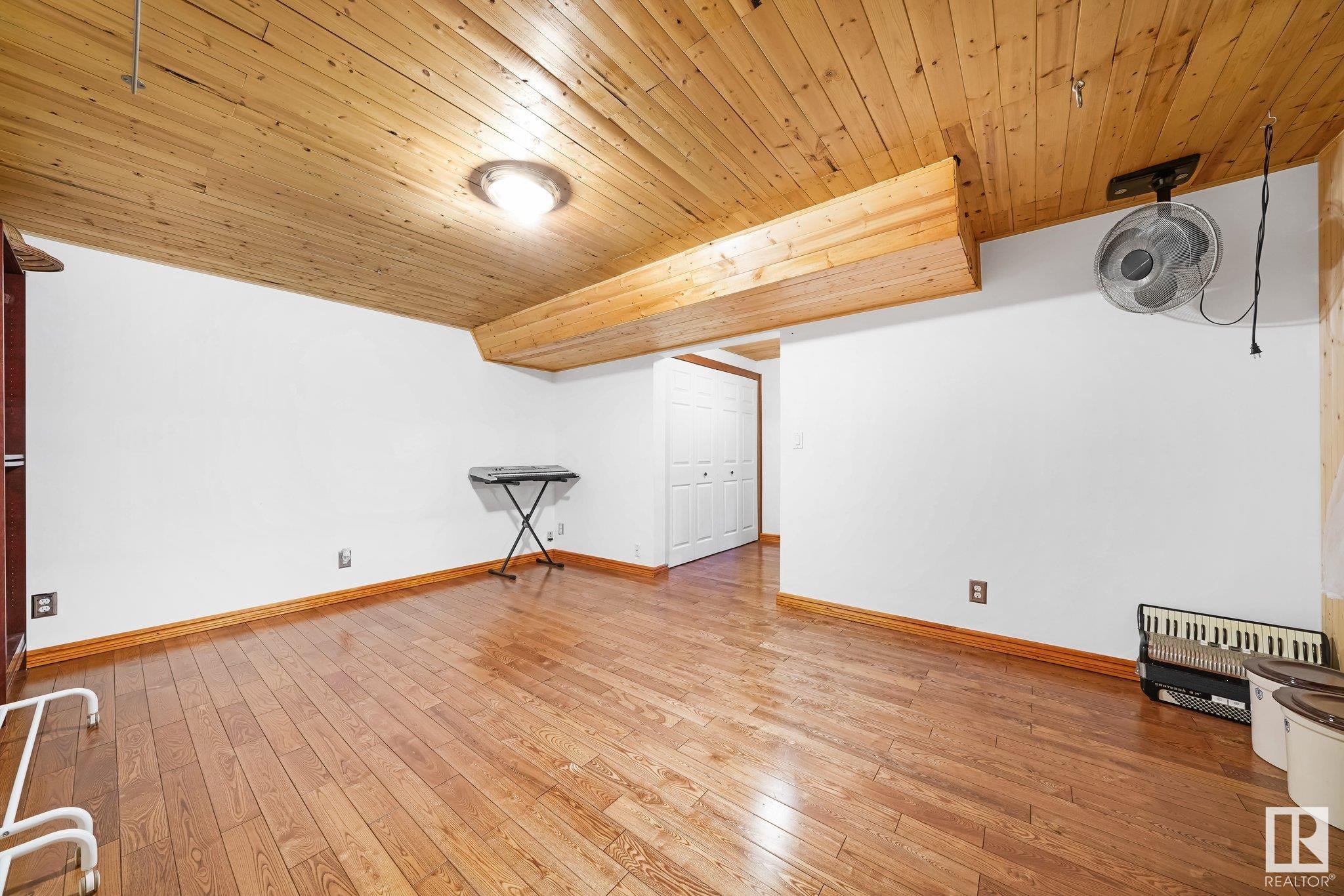      8821 137 AV NW , Edmonton,  ,T5E 1Y3 ;  Listing Number: MLS E4418278