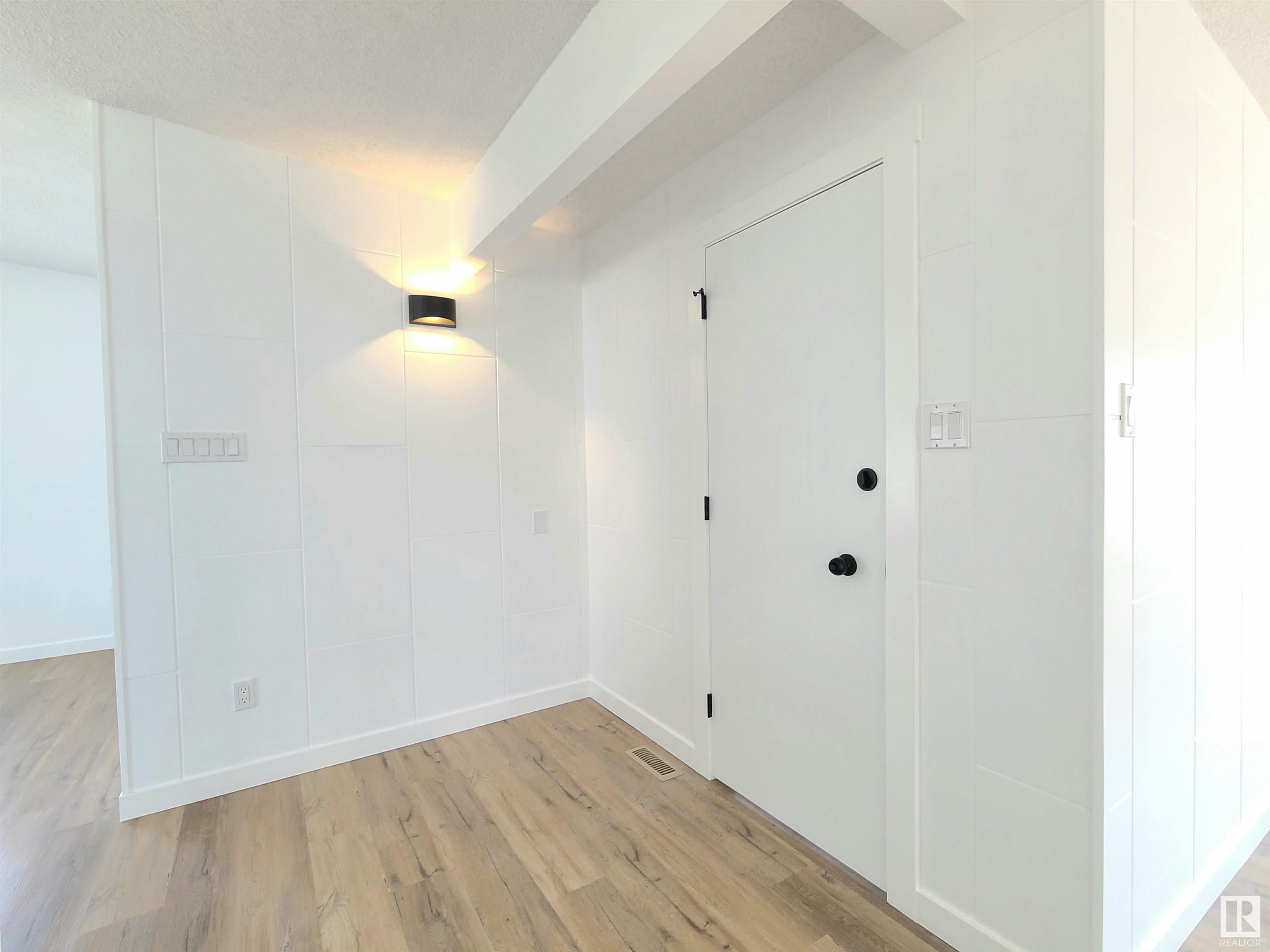      13324 79 ST NW , Edmonton,  ,T5C 1J7 ;  Listing Number: MLS E4418282