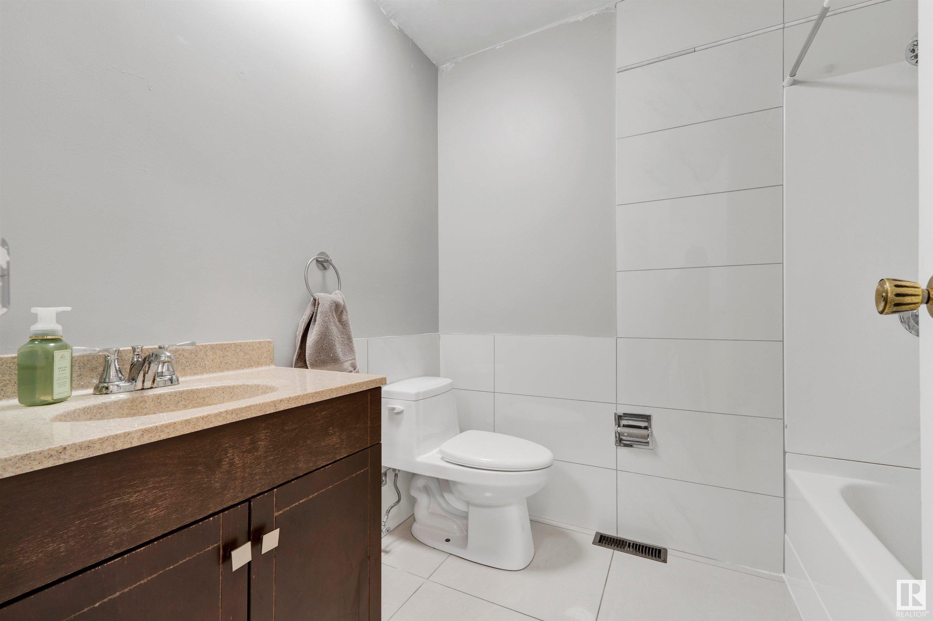      18615 71 AV NW , Edmonton,  ,T5T 2V9 ;  Listing Number: MLS E4418303