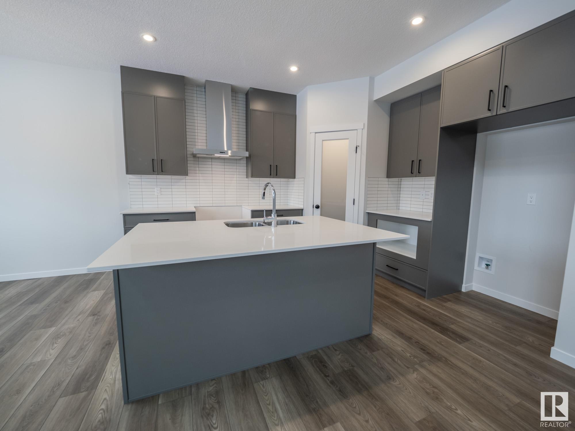      2520 209 ST NW , Edmonton,  ,T6M 2K7 ;  Listing Number: MLS E4418338