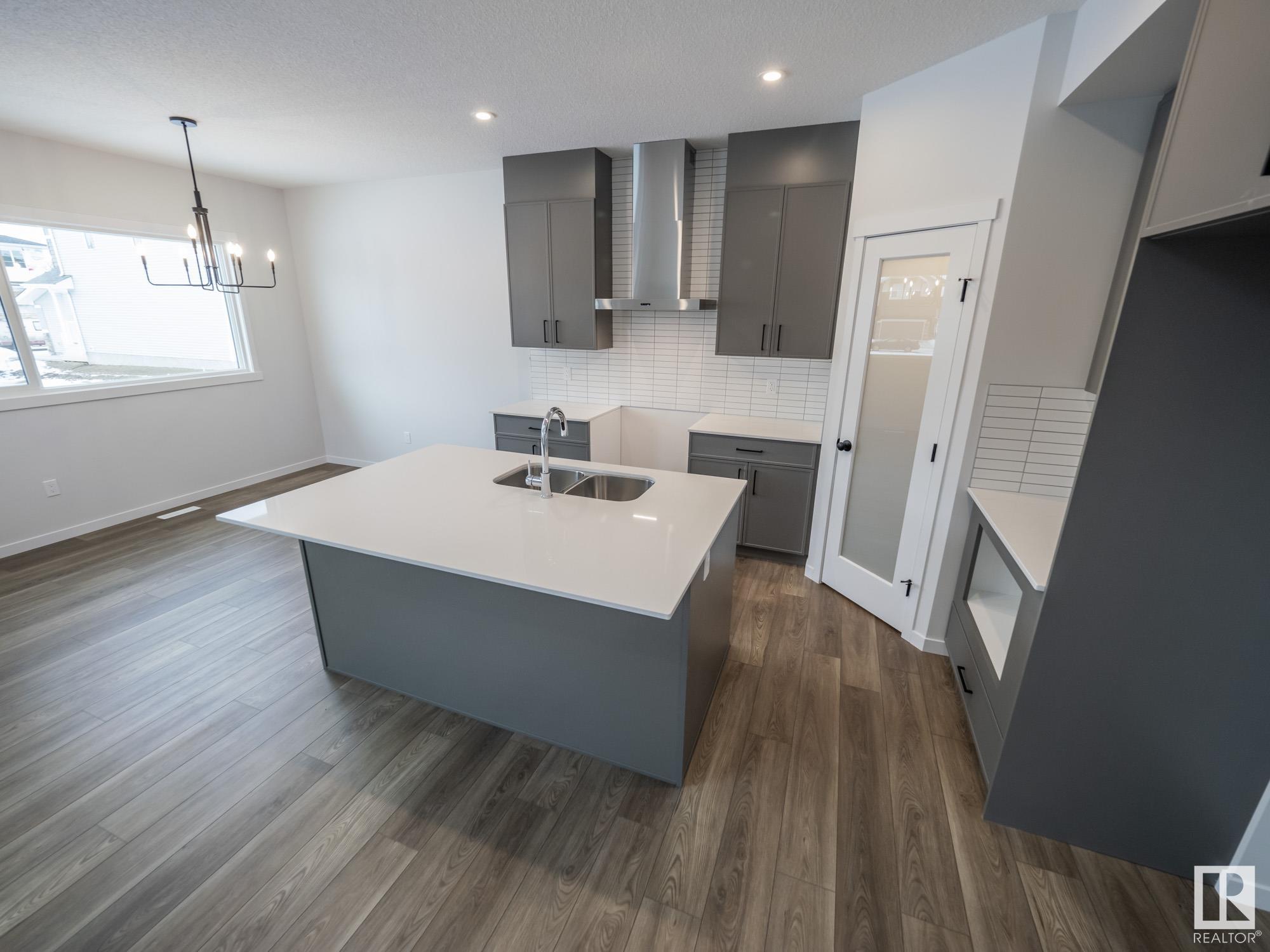      2520 209 ST NW , Edmonton,  ,T6M 2K7 ;  Listing Number: MLS E4418338